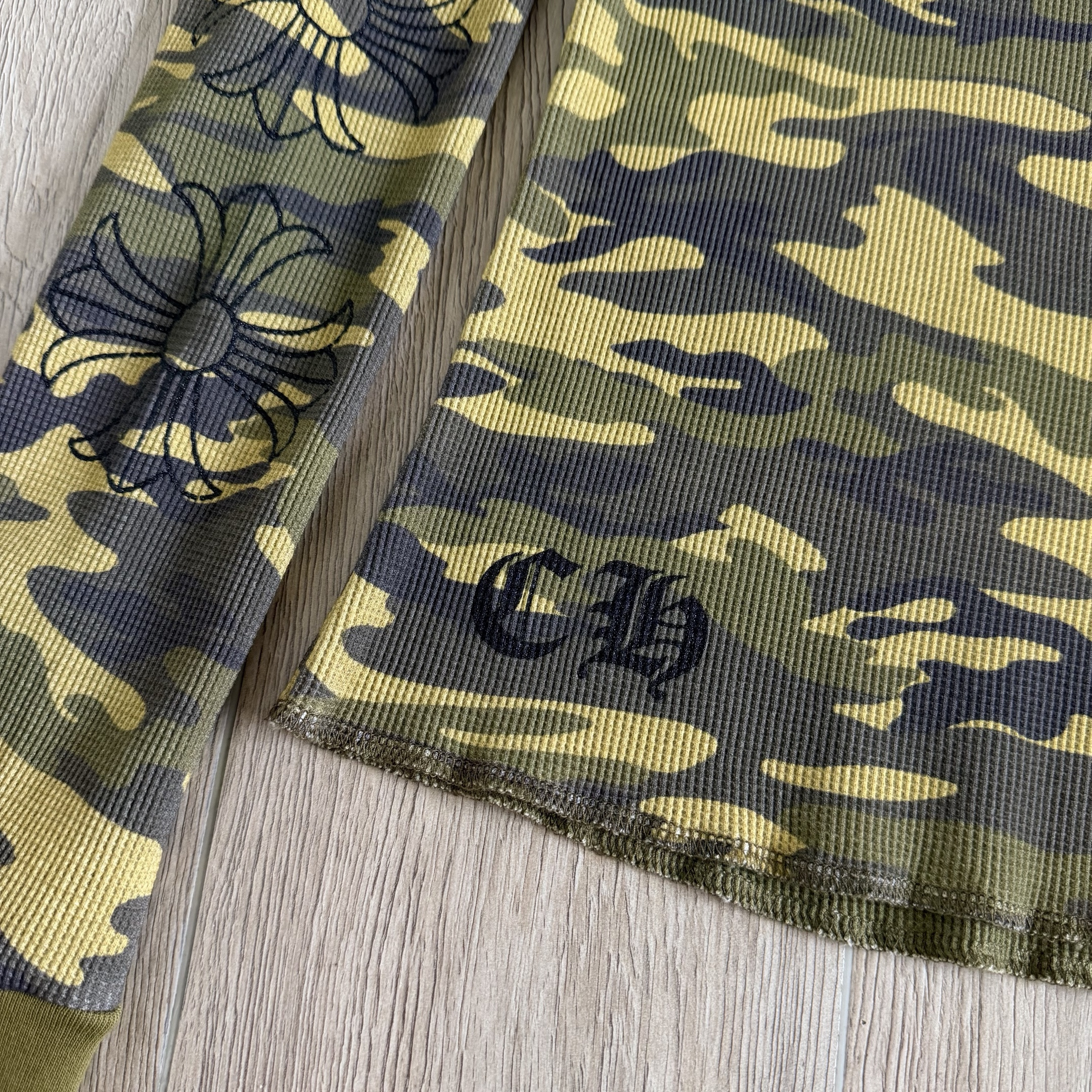 Chrome Hearts CH 克罗心 保暖系列 华夫格后背马蹄袖子十字架印花圆领修身T恤 打底衫 长袖 女款 迷彩