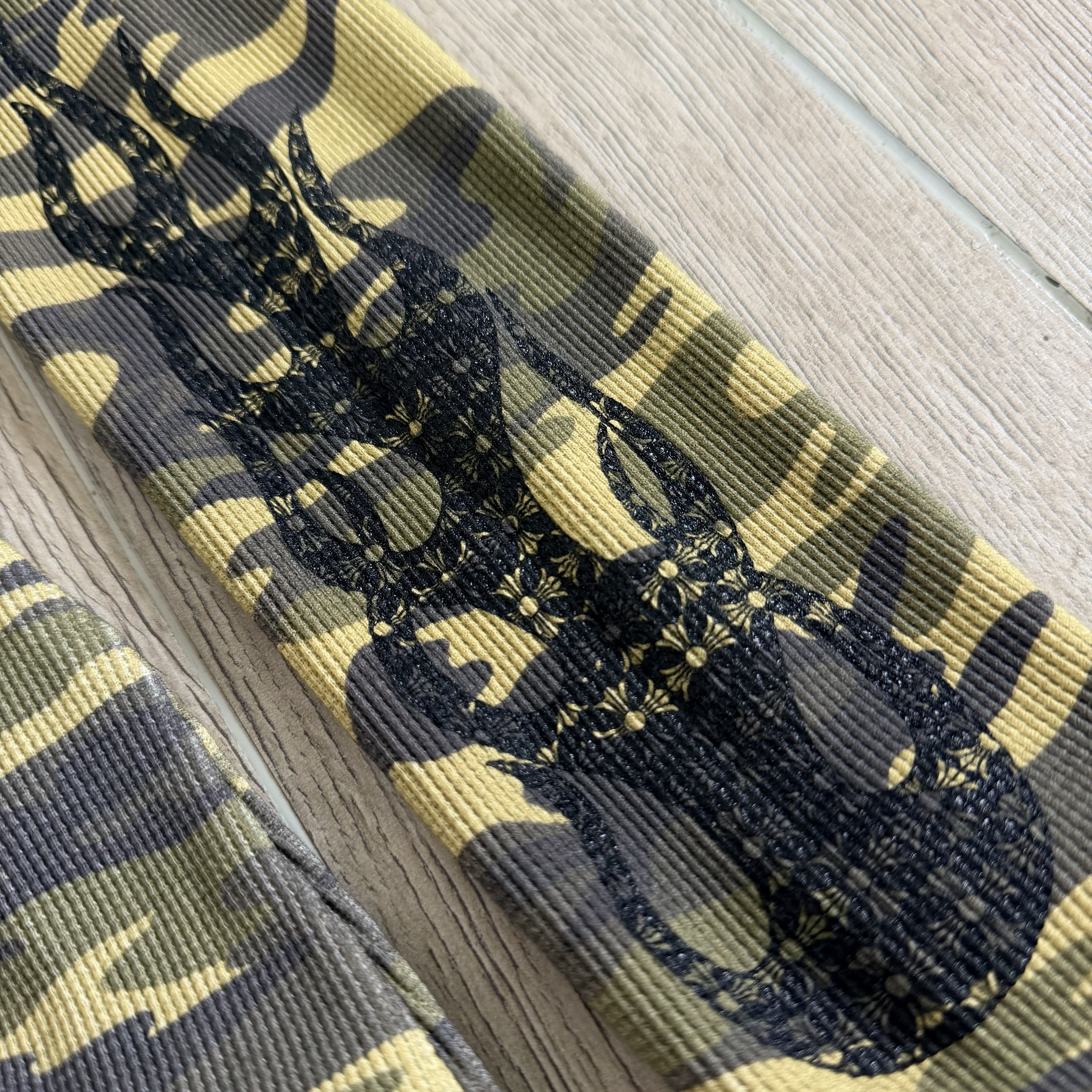 Chrome Hearts CH 克罗心 保暖系列 华夫格后背十字架袖子火焰匕首印花圆领修身T恤 打底衫 长袖 女款 迷彩