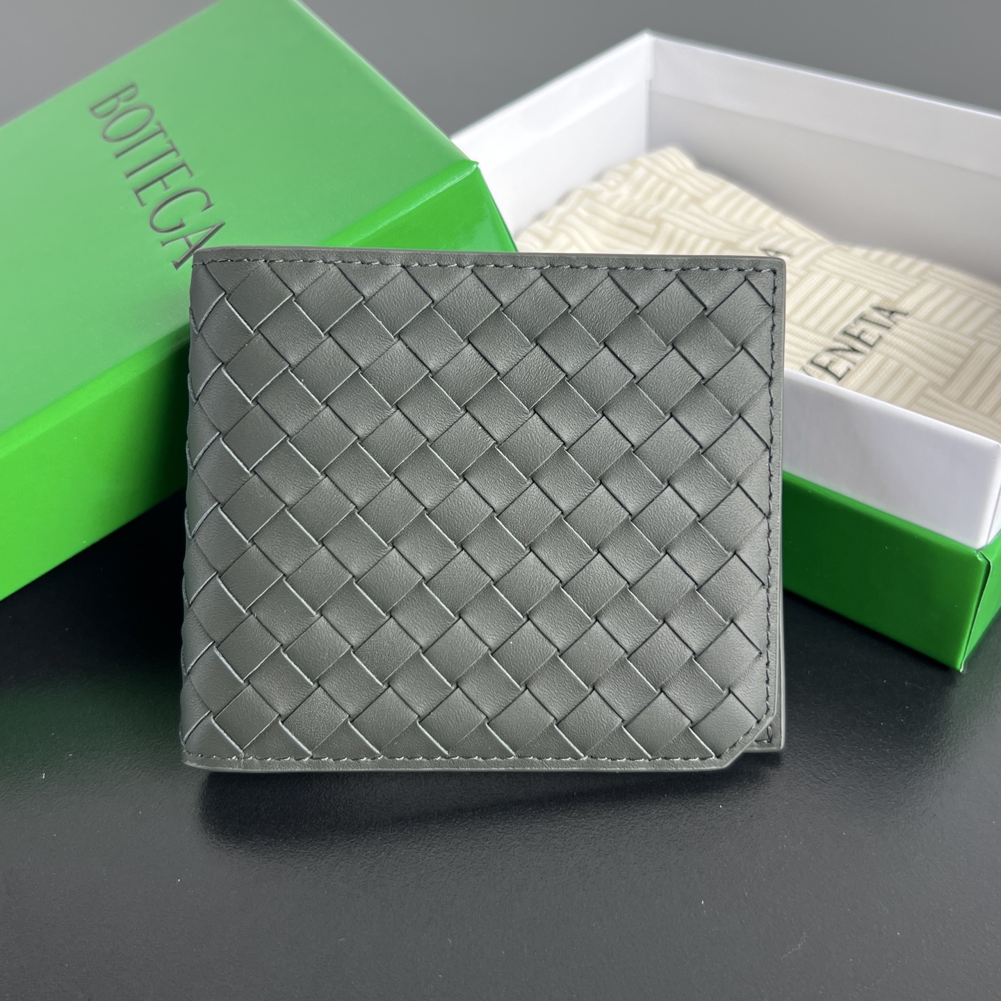 BV 葆蝶 Bottega Veneta Piccolo Bi-Fold Bi-fold wallet – Cowhide leather 钱包短夹 灰色-B0-796966