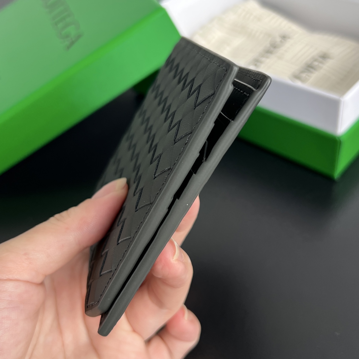 BV 葆蝶 Bottega Veneta Piccolo Bi-Fold Bi-fold wallet – Cowhide leather 钱包短夹 灰色-B0-796966