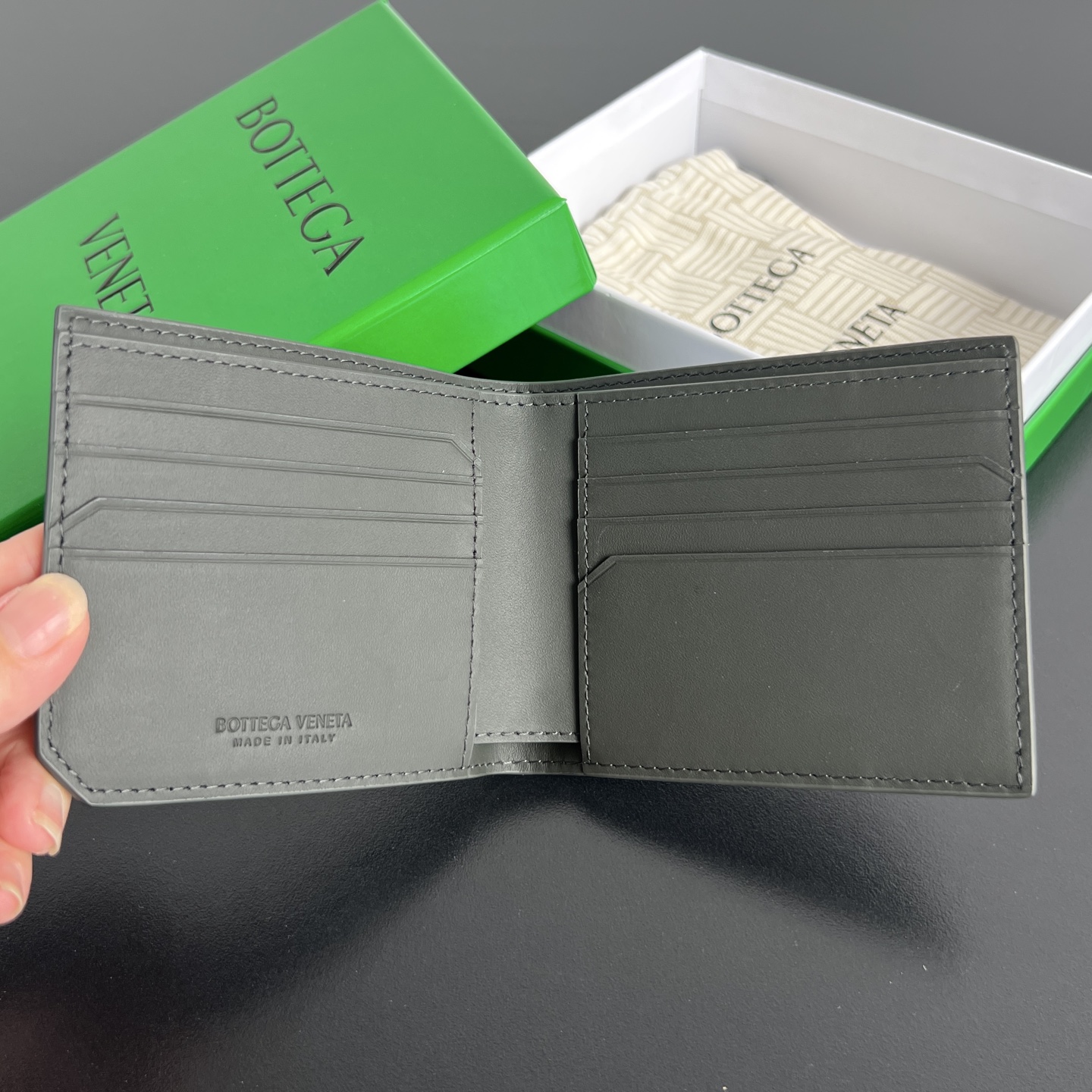 BV 葆蝶 Bottega Veneta Piccolo Bi-Fold Bi-fold wallet – Cowhide leather 钱包短夹 灰色-B0-796966