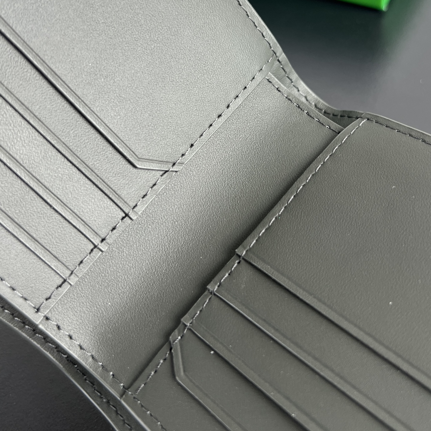 BV 葆蝶 Bottega Veneta Piccolo Bi-Fold Bi-fold wallet – Cowhide leather 钱包短夹 灰色-B0-796966