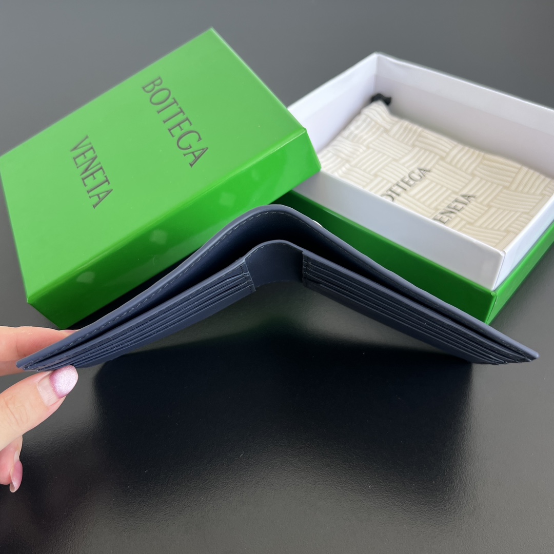 BV 葆蝶 Bottega Veneta Piccolo Bi-Fold Bi-fold wallet – Cowhide leather 钱包短夹蓝色白点-B0-796966