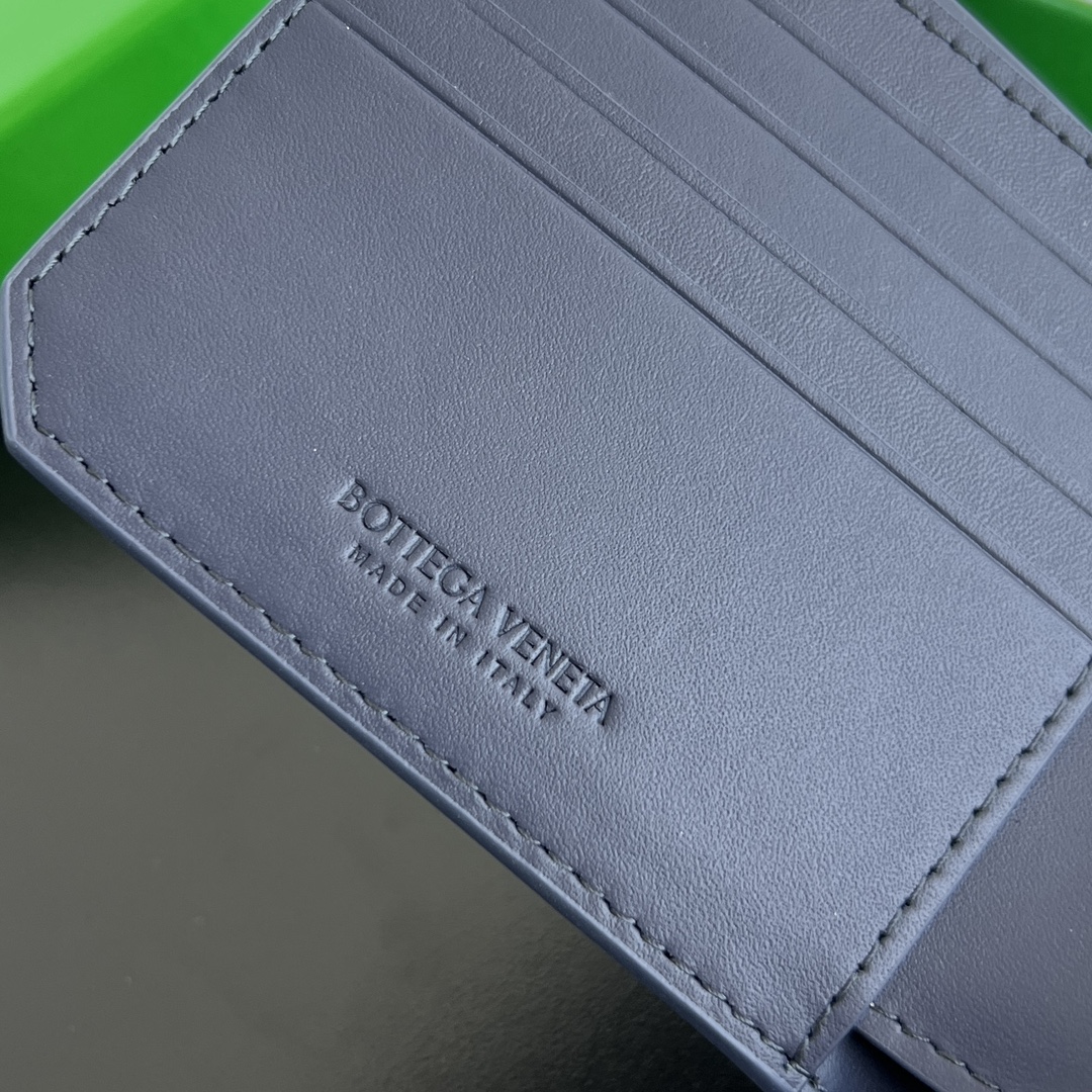 BV 葆蝶 Bottega Veneta Piccolo Bi-Fold Bi-fold wallet – Cowhide leather 钱包短夹蓝色白点-B0-796966