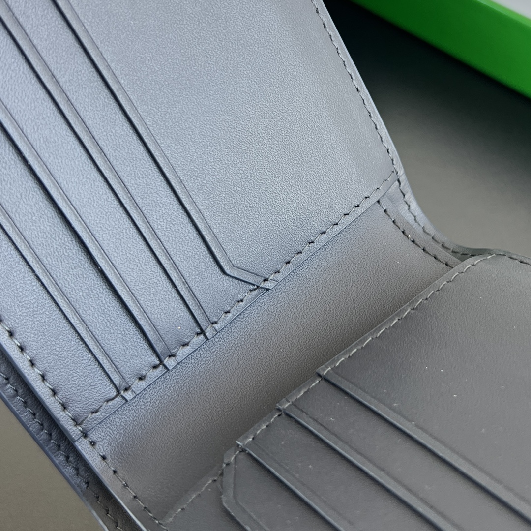BV 葆蝶 Bottega Veneta Piccolo Bi-Fold Bi-fold wallet – Cowhide leather 钱包短夹蓝色-B0-796966