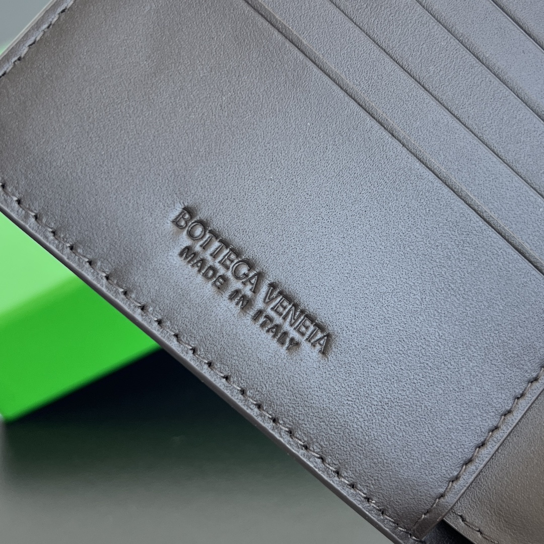 BV 葆蝶 Bottega Veneta Piccolo Bi-Fold Bi-fold wallet – Cowhide leather 钱包短夹棕色-B0-796966