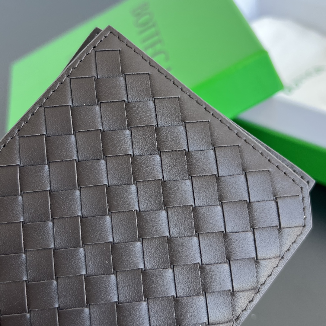 BV 葆蝶 Bottega Veneta Piccolo Bi-Fold Bi-fold wallet – Cowhide leather 钱包短夹棕色-B0-796966