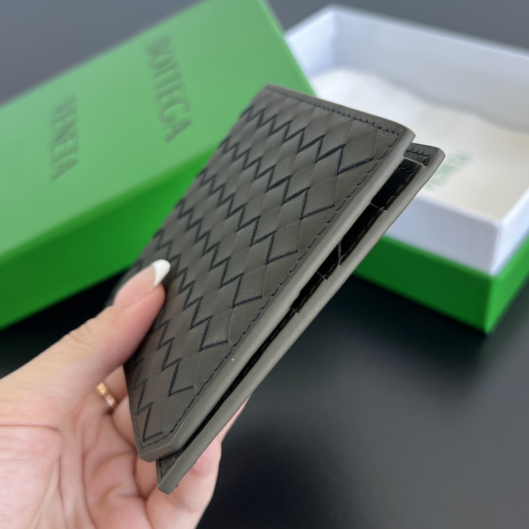 BV 葆蝶 Bottega Veneta Piccolo Bi-Fold Bi-fold wallet – Cowhide leather 钱包短夹橄榄绿-B0-796966
