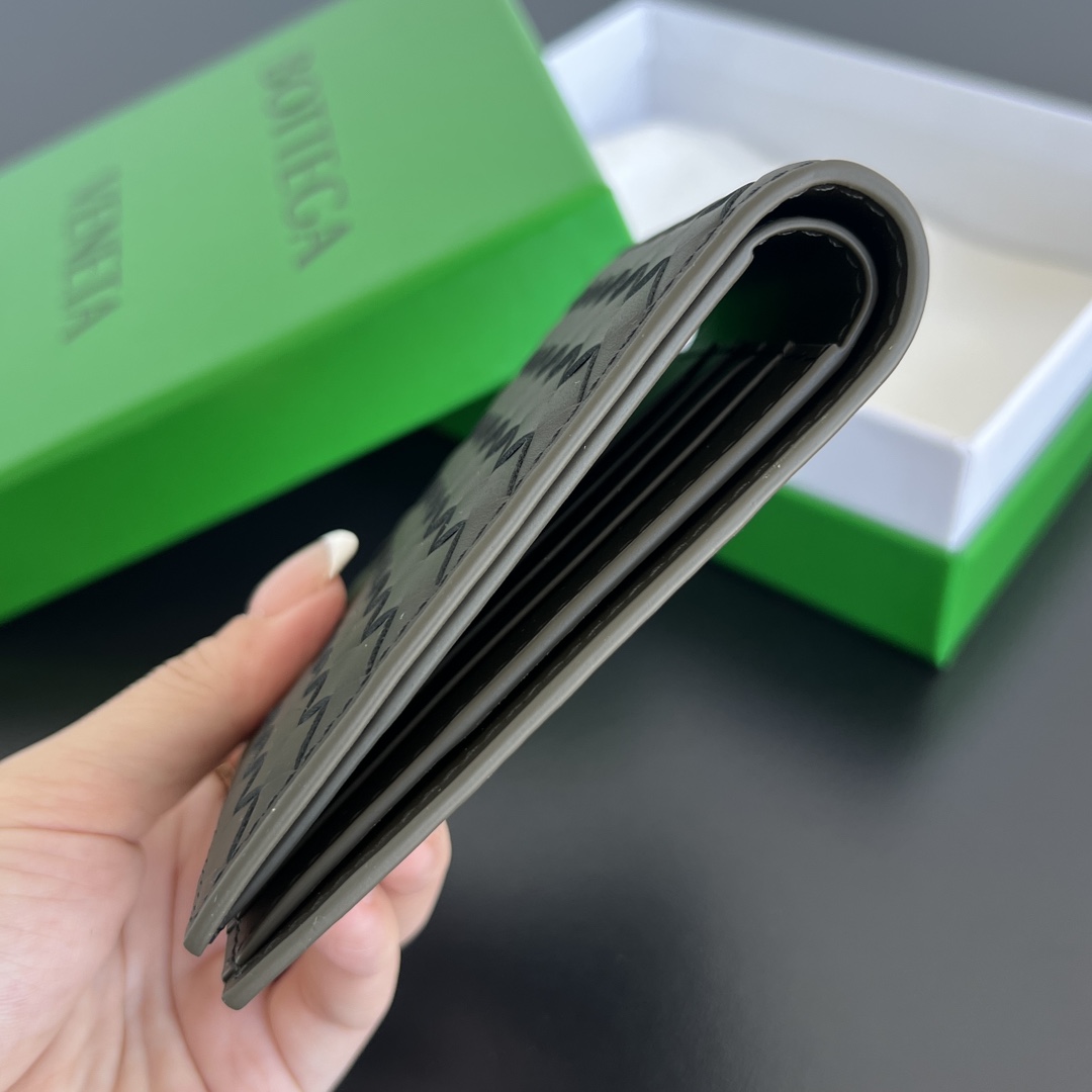 BV 葆蝶 Bottega Veneta Piccolo Bi-Fold Bi-fold wallet – Cowhide leather 钱包短夹橄榄绿-B0-796966