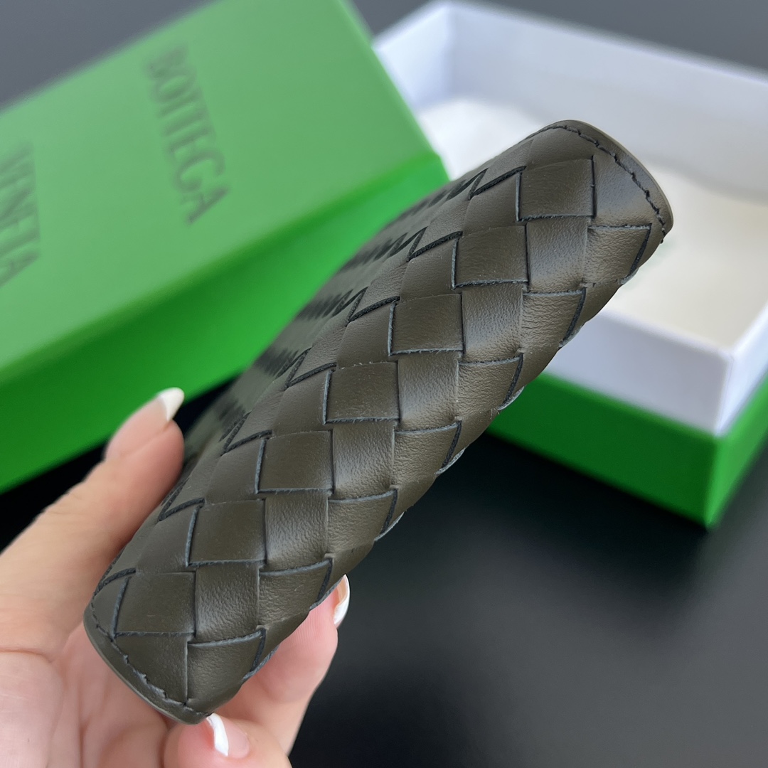 BV 葆蝶 Bottega Veneta Piccolo Bi-Fold Bi-fold wallet – Cowhide leather 钱包短夹橄榄绿-B0-796966