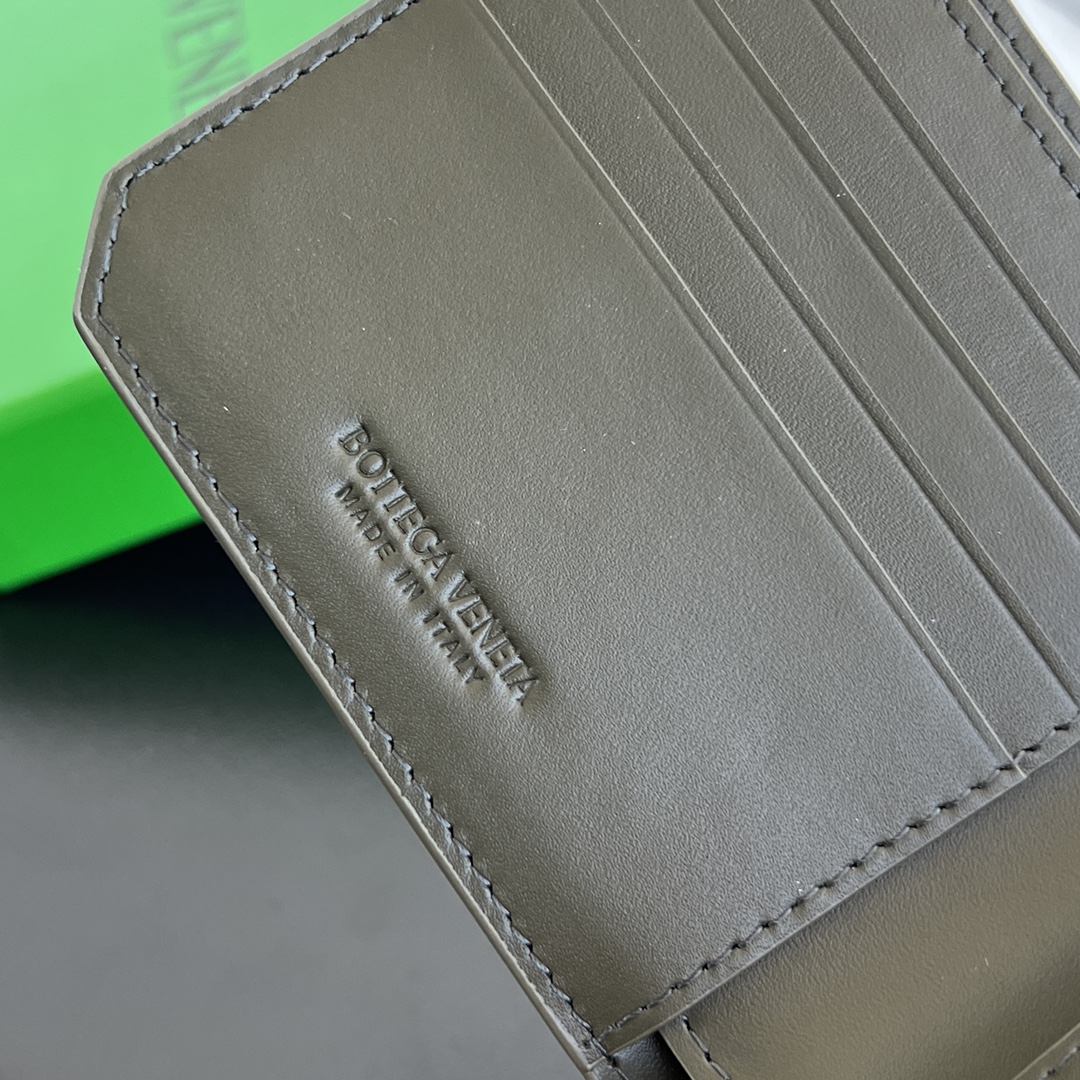 BV 葆蝶 Bottega Veneta Piccolo Bi-Fold Bi-fold wallet – Cowhide leather 钱包短夹橄榄绿-B0-796966