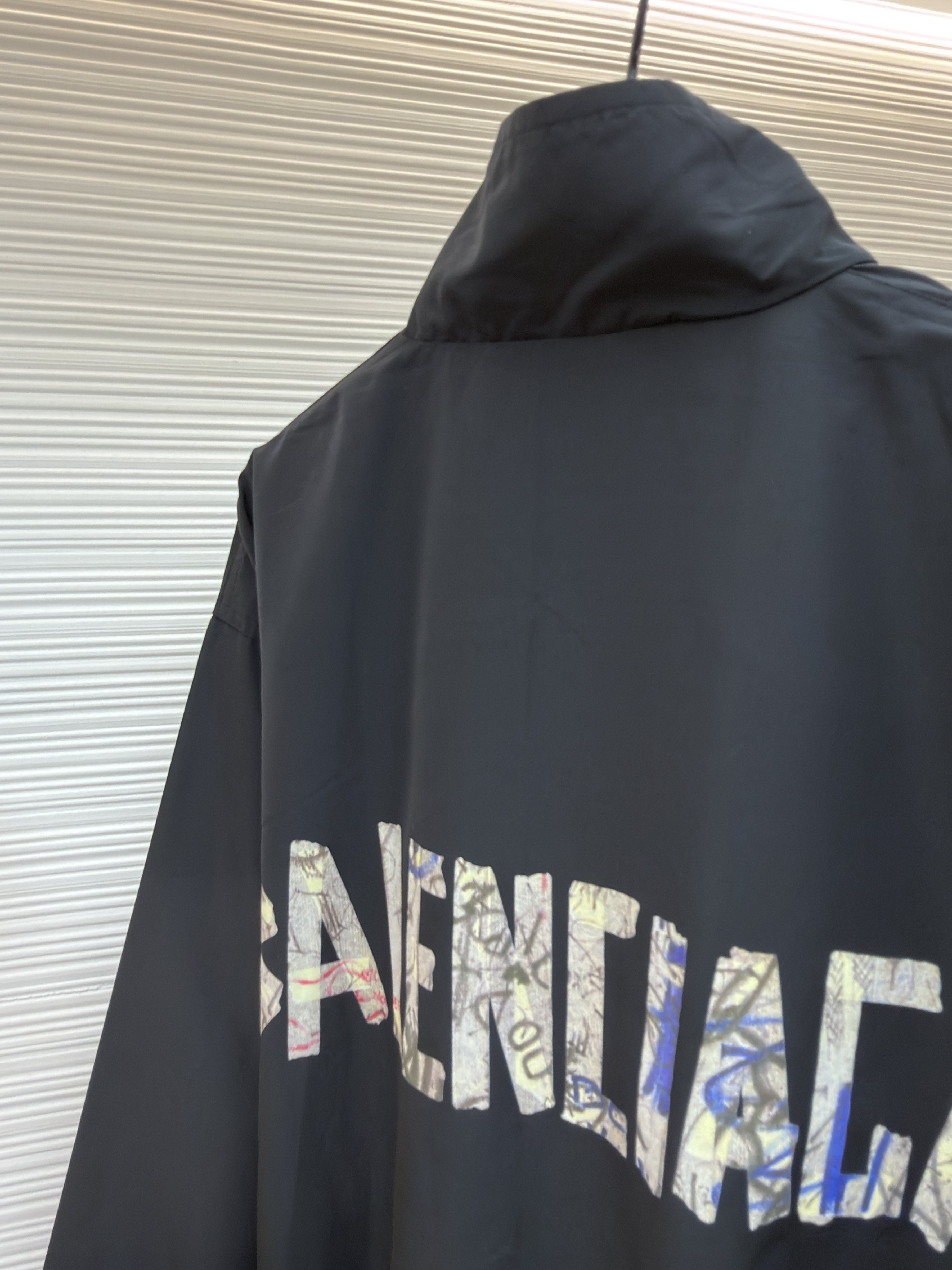 Balenciaga 巴黎世家 涂鸦胶带印花拉链立领夹克 外套 长袖 秋冬 黑色 B0