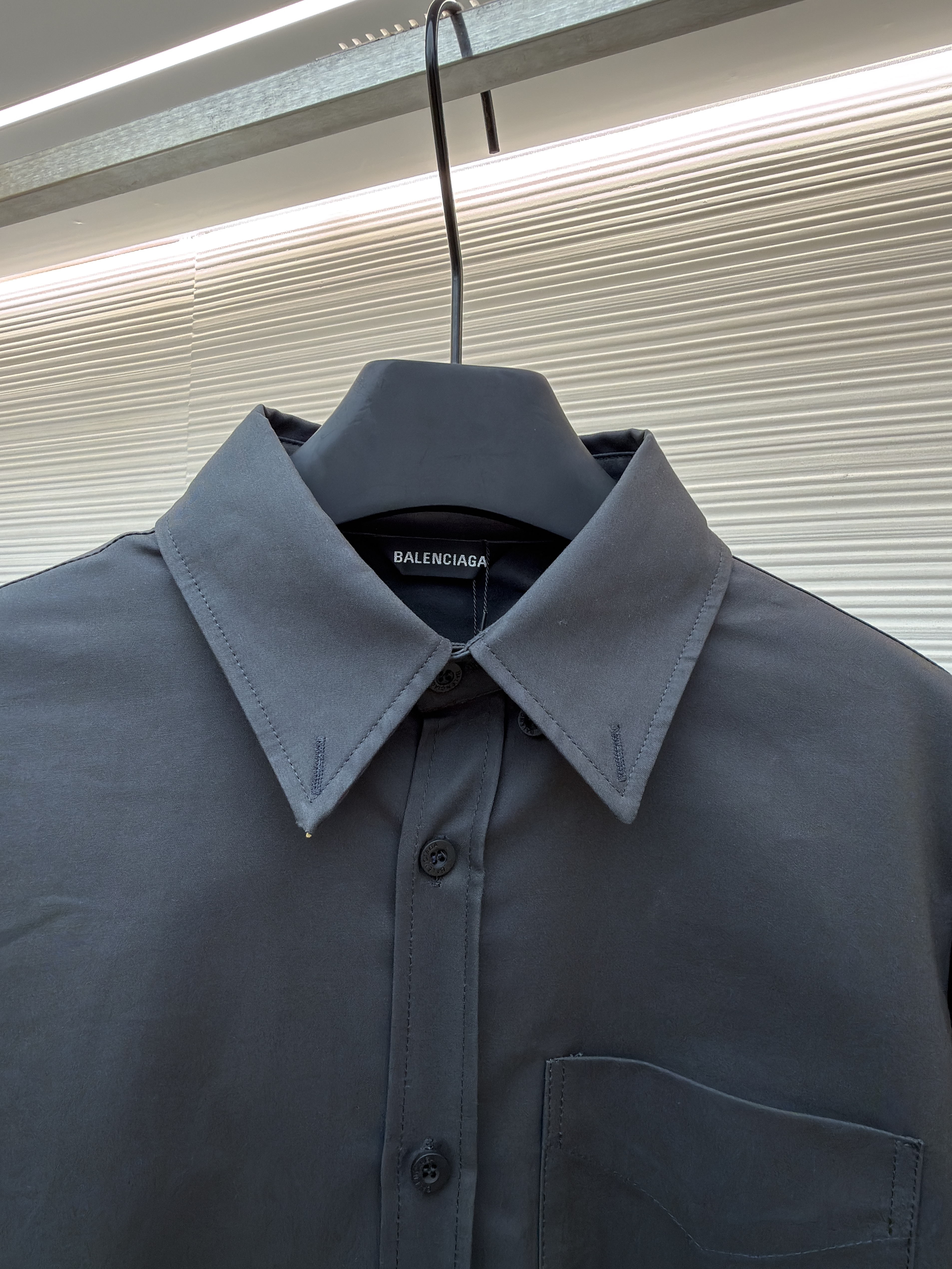 Balenciaga 巴黎世家 后背字母logo印花衬衫 长袖 外套 黑色 白色 B0