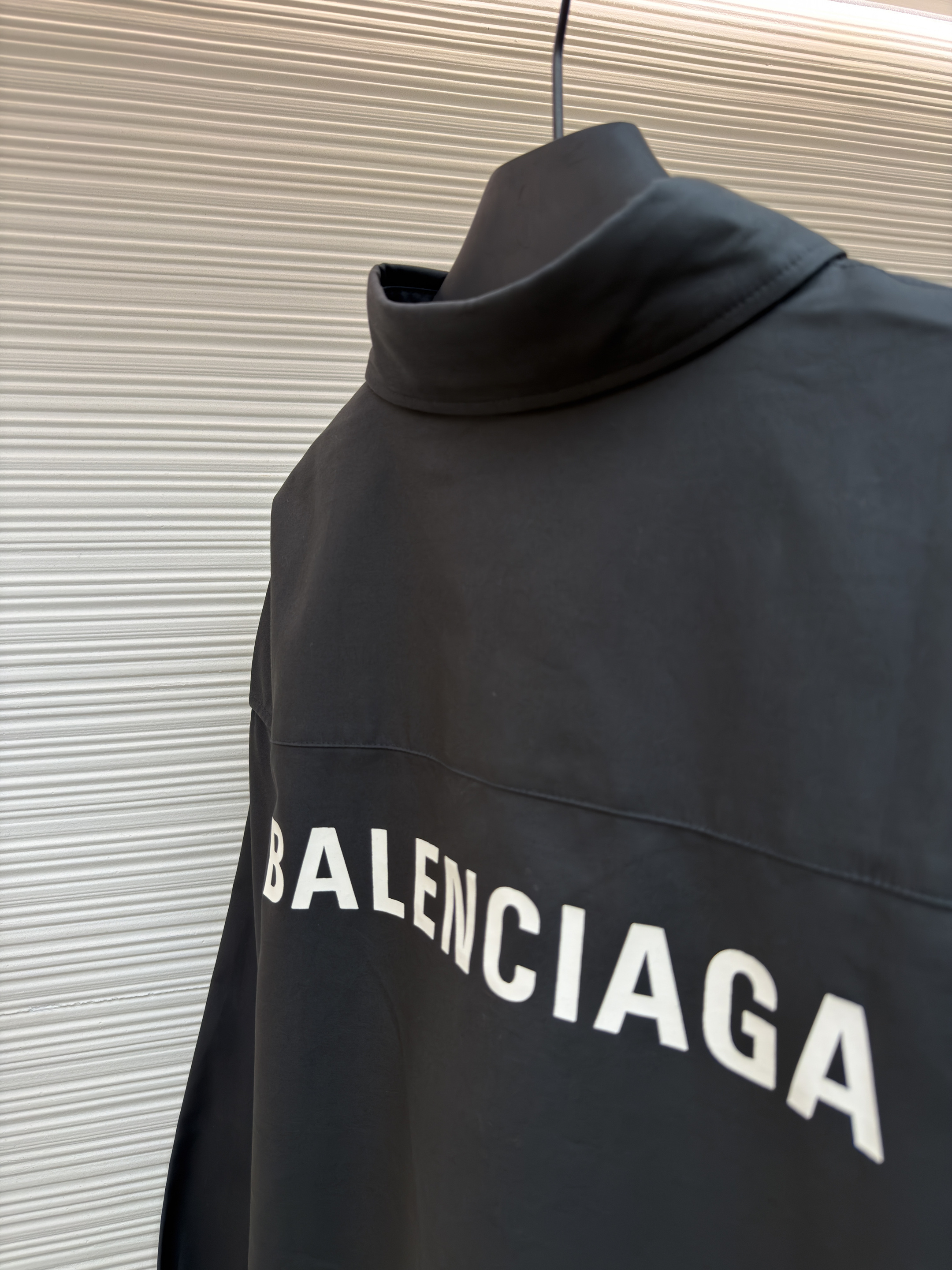 Balenciaga 巴黎世家 后背字母logo印花衬衫 长袖 外套 黑色 白色 B0