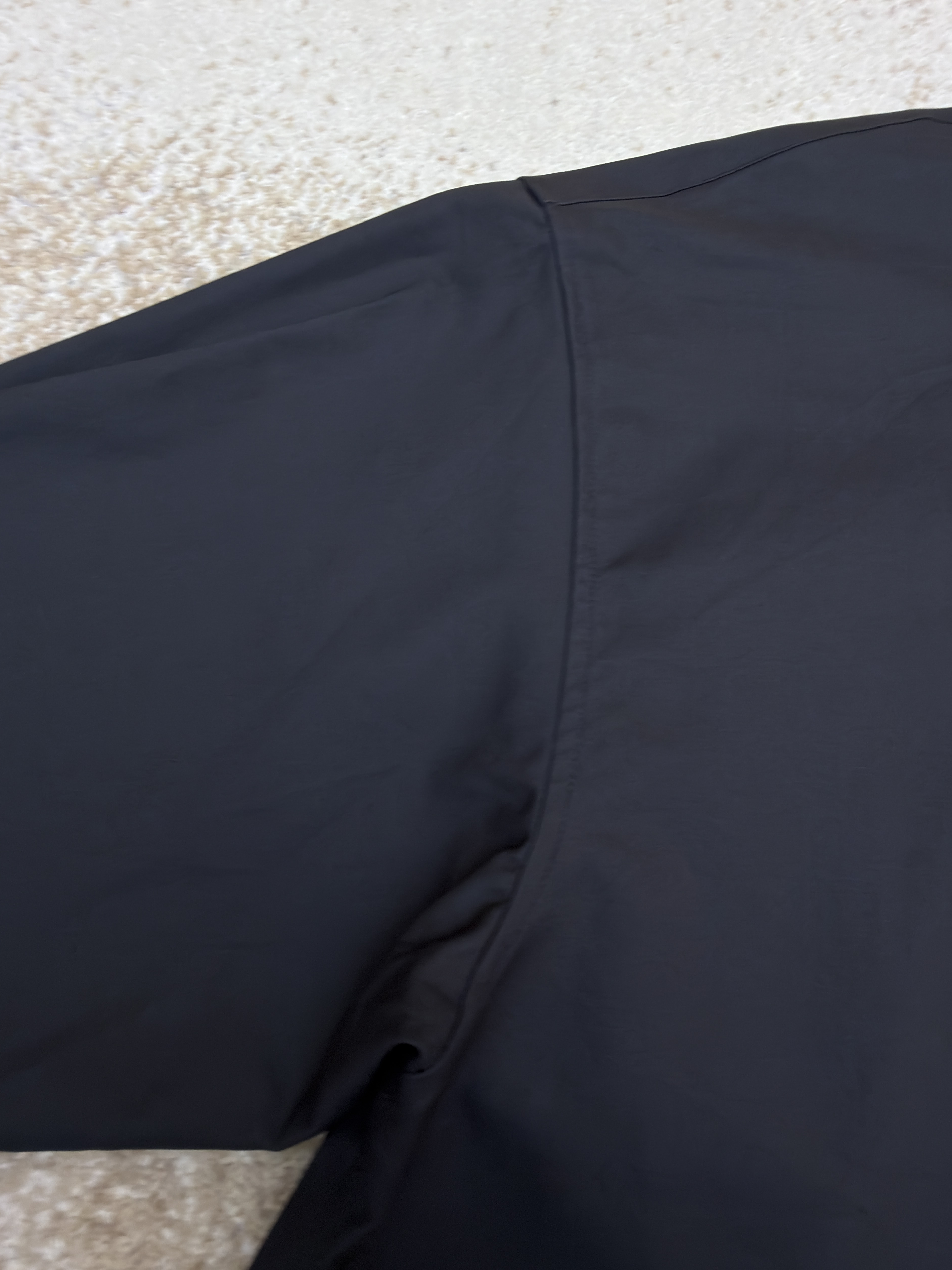 Balenciaga 巴黎世家 后背字母logo印花衬衫 长袖 外套 黑色 白色 B0