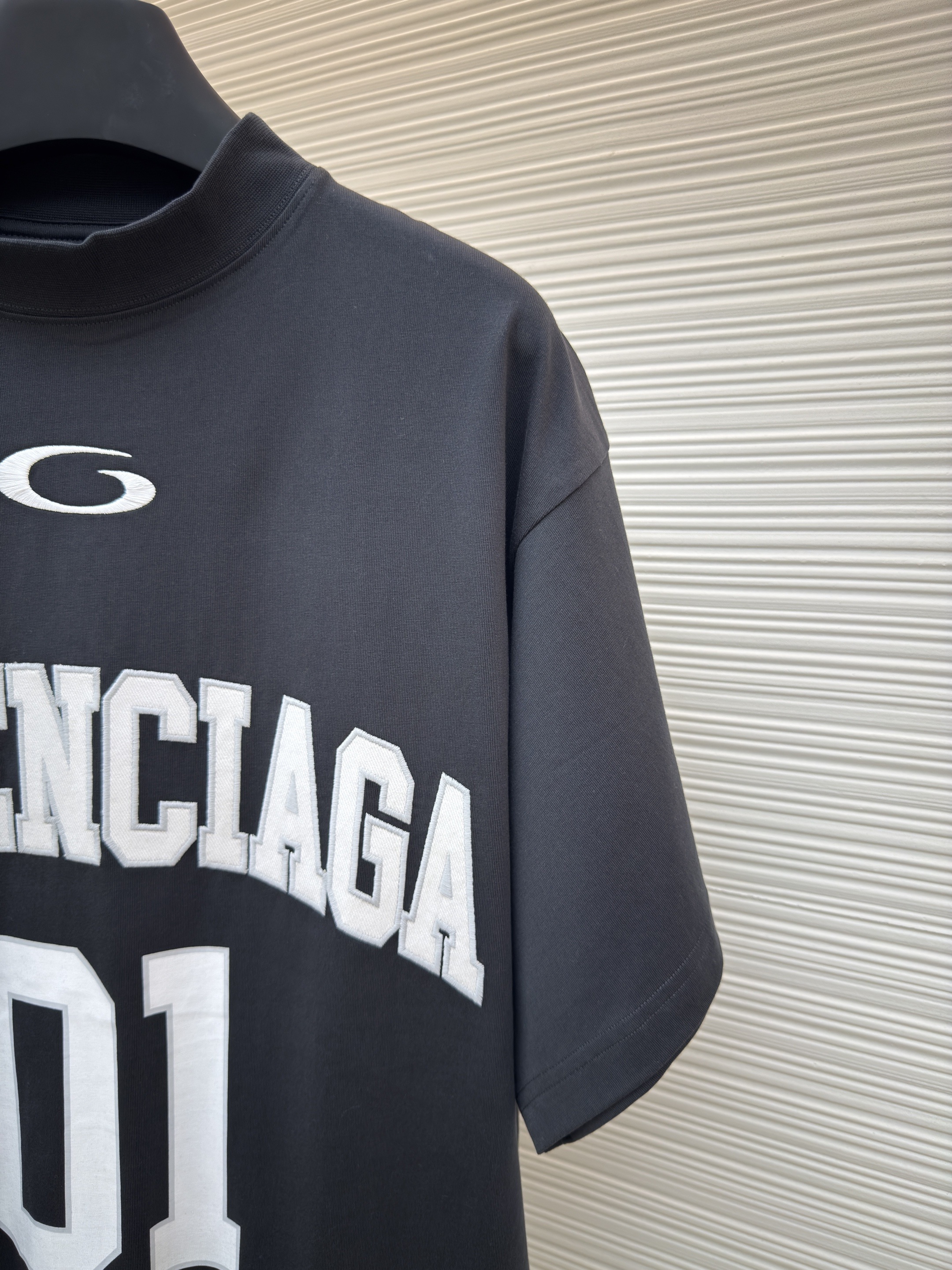 Balenciaga 巴黎世家 刺绣1号球衣圆领短袖 T恤 夏季 黑色 白色 A0 