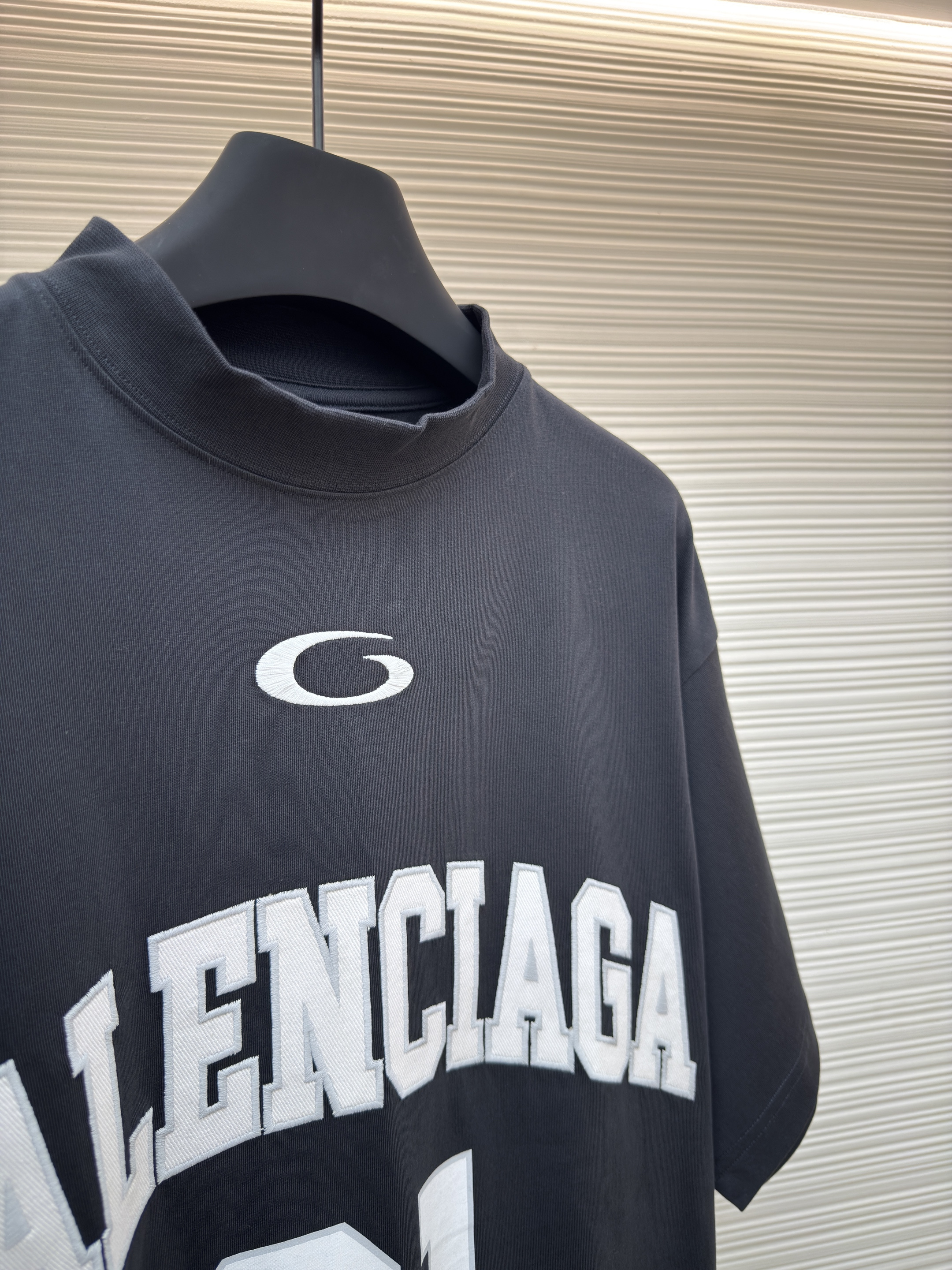 Balenciaga 巴黎世家 刺绣1号球衣圆领短袖 T恤 夏季 黑色 白色 A0 
