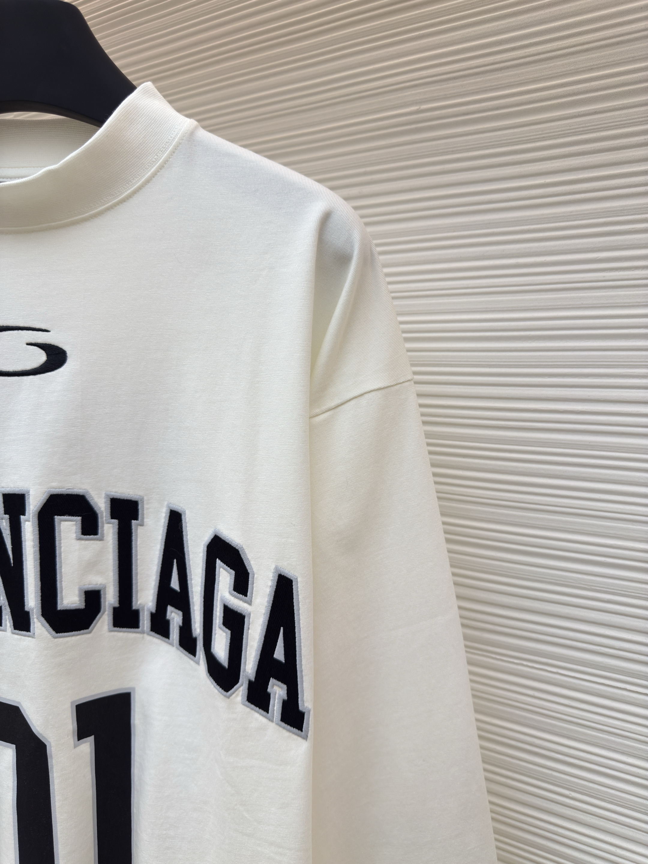 Balenciaga 巴黎世家 刺绣1号球服圆领T恤 运动衫 长袖 黑色 白色 A7