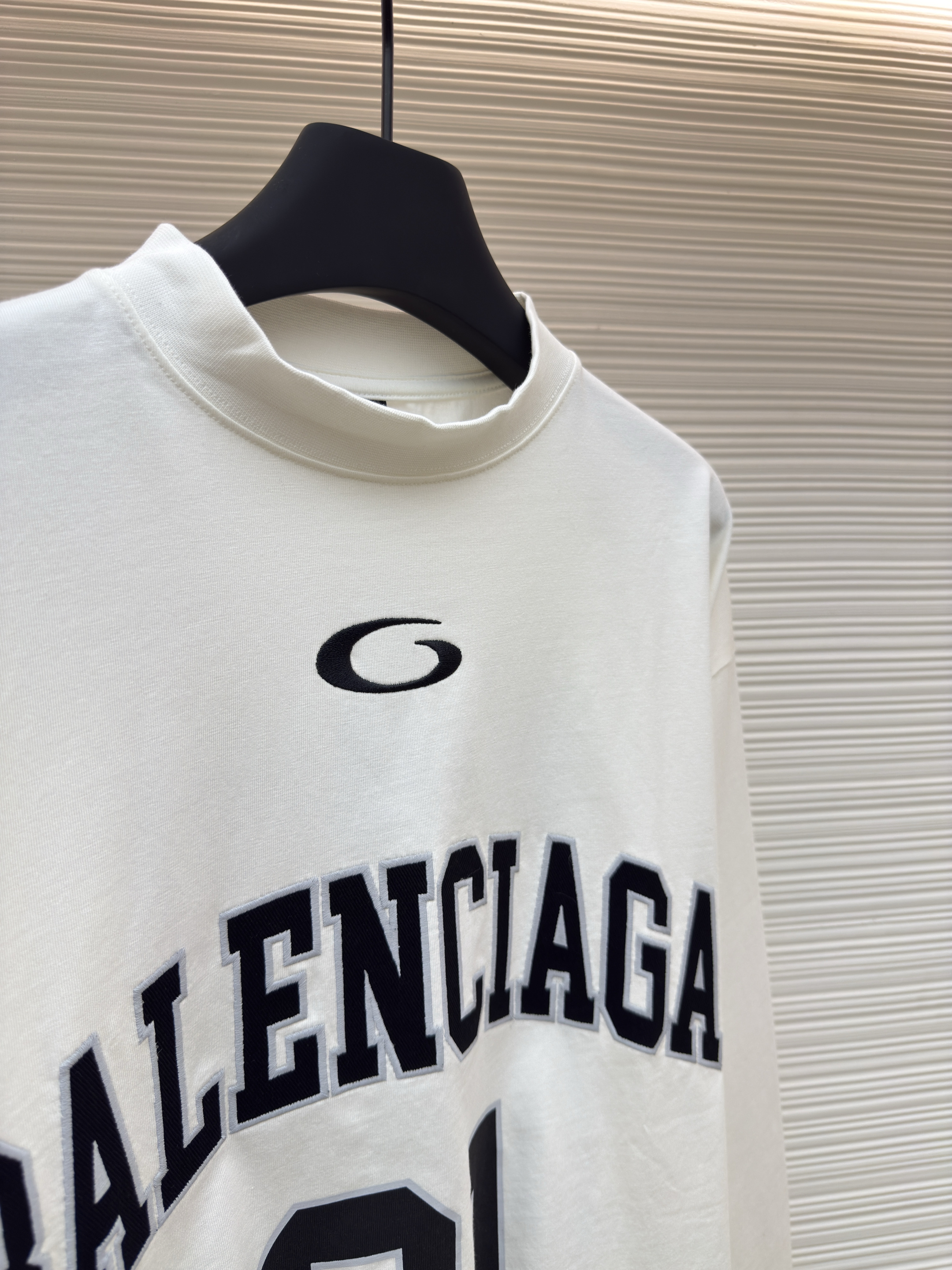 Balenciaga 巴黎世家 刺绣1号球服圆领T恤 运动衫 长袖 黑色 白色 A7
