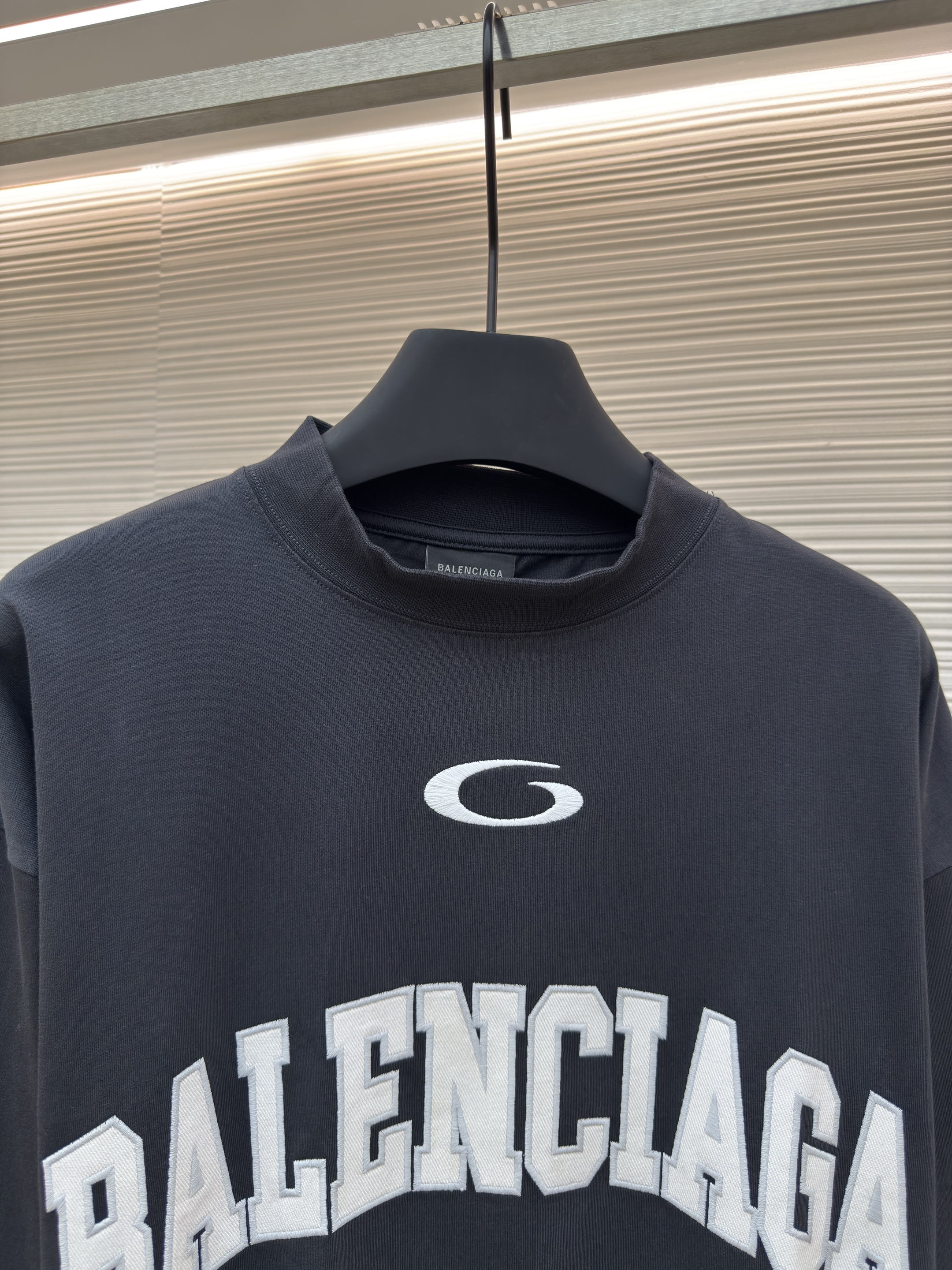 Balenciaga 巴黎世家 刺绣1号球服圆领T恤 运动衫 长袖 黑色 白色 A7