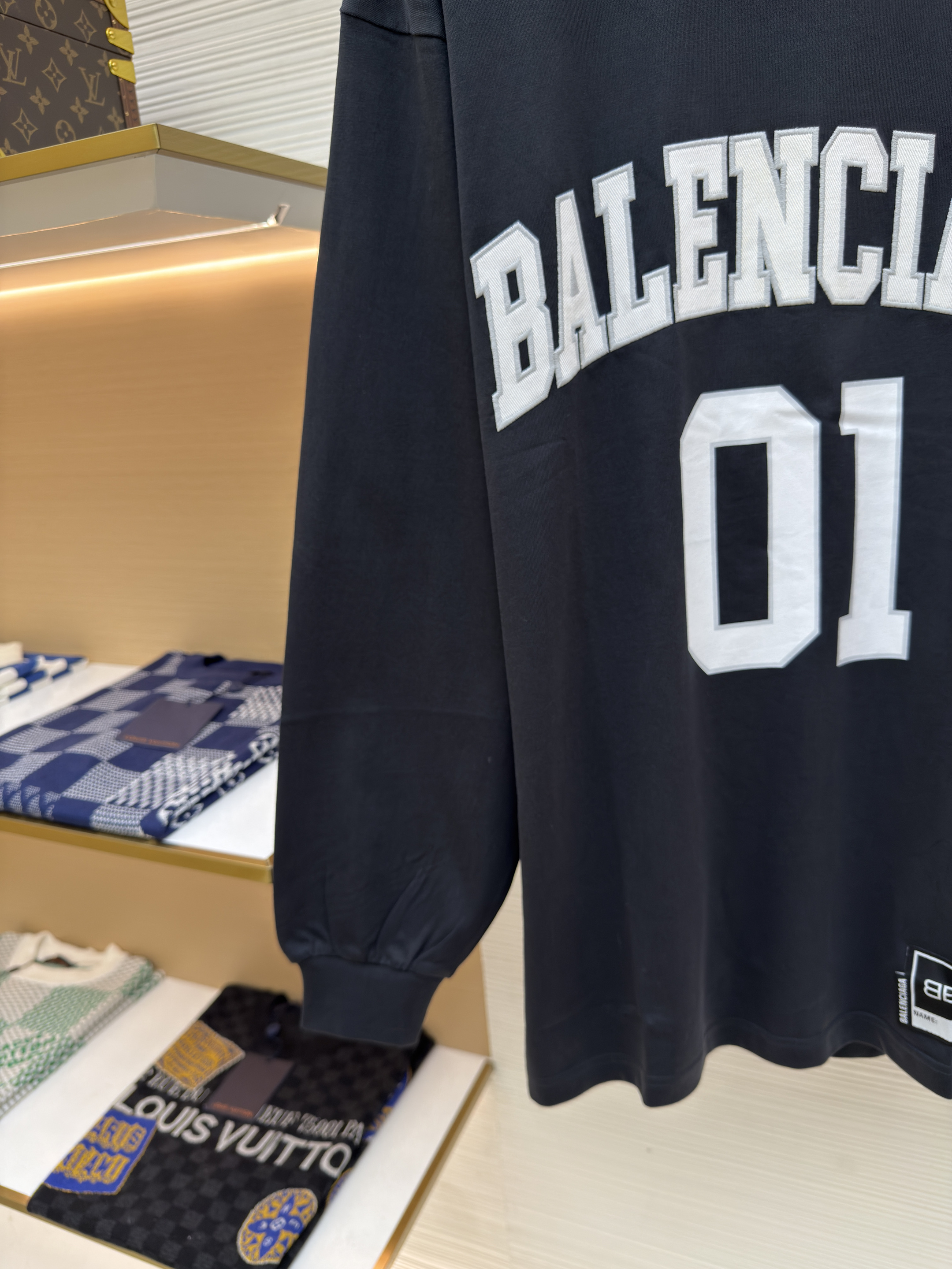 Balenciaga 巴黎世家 刺绣1号球服圆领T恤 运动衫 长袖 黑色 白色 A7