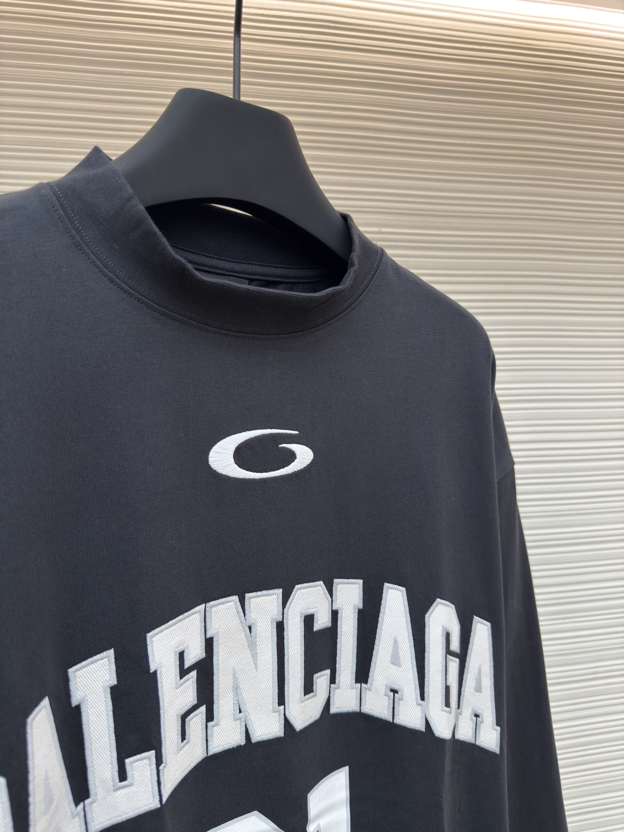 Balenciaga 巴黎世家 刺绣1号球服圆领T恤 运动衫 长袖 黑色 白色 A7
