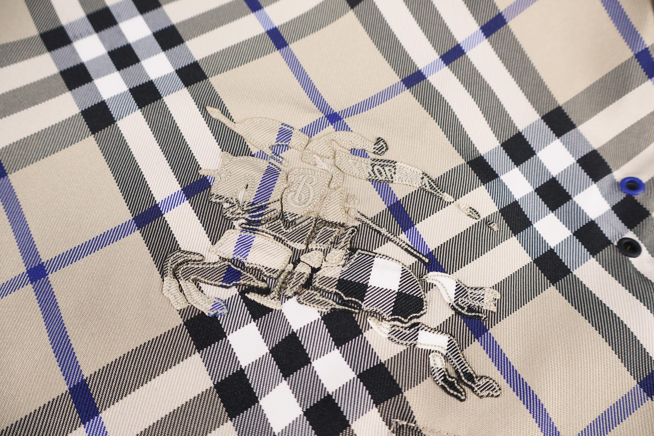 Burberry 巴宝莉 双面两穿战马绣花格纹拉链连帽外套 夹克 长袖 C0