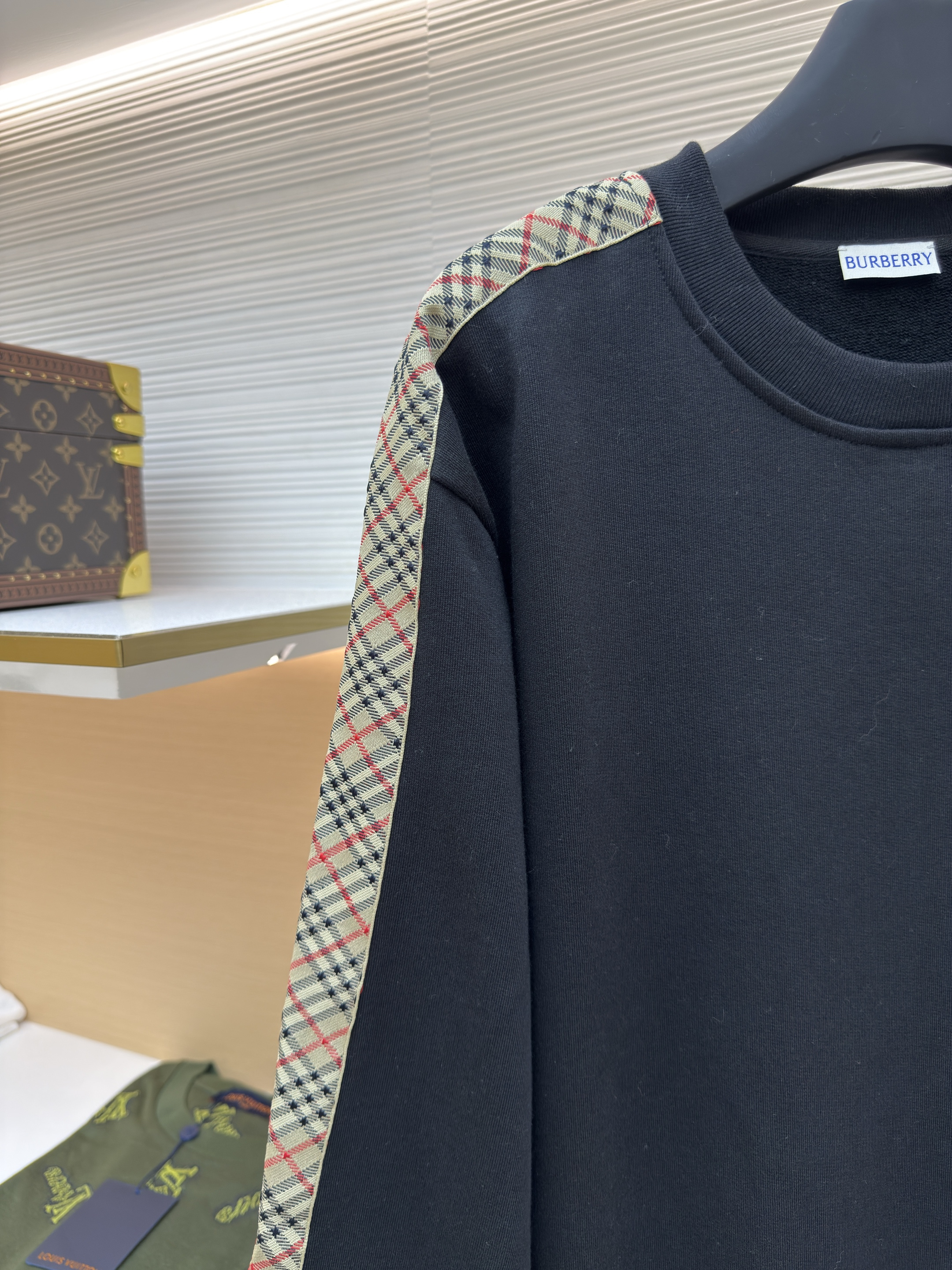Burberry 巴宝莉 织带饰 边圆领卫衣 外套 长袖 秋冬 灰色 黑色 B0