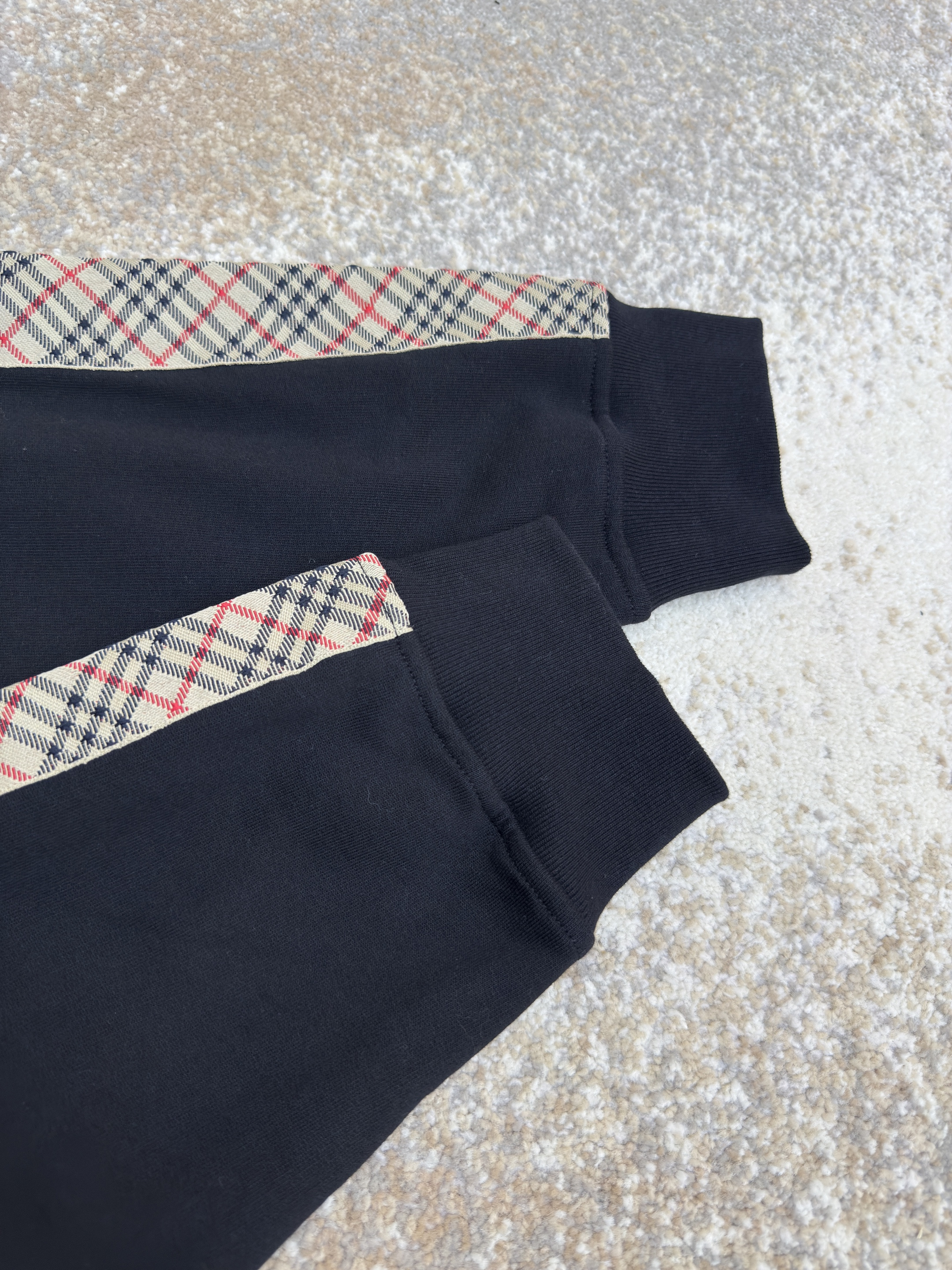 Burberry 巴宝莉 织带饰 边圆领卫衣 外套 长袖 秋冬 灰色 黑色 B0