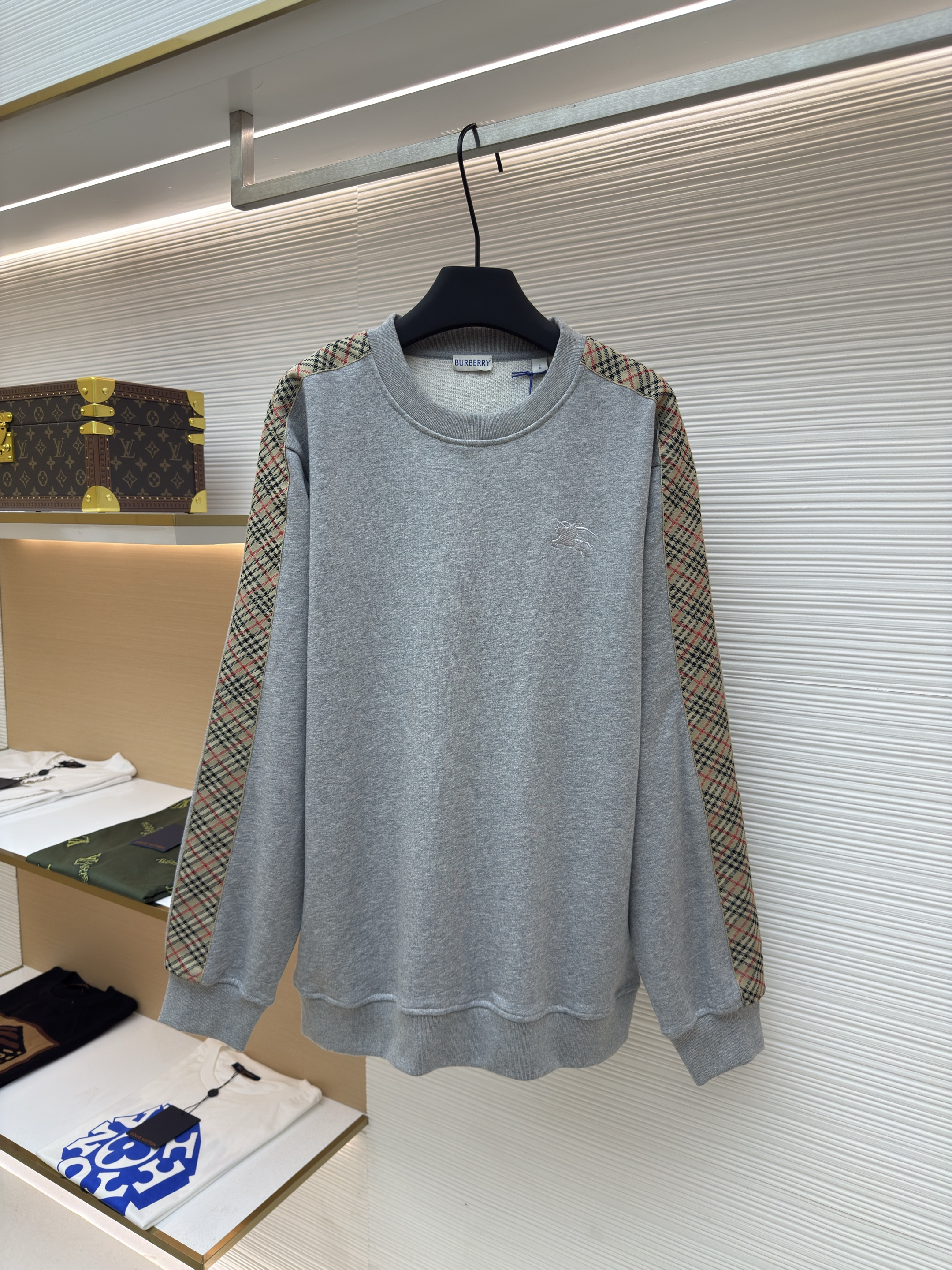 Burberry 巴宝莉 织带饰 边圆领卫衣 外套 长袖 秋冬 灰色 黑色 B0