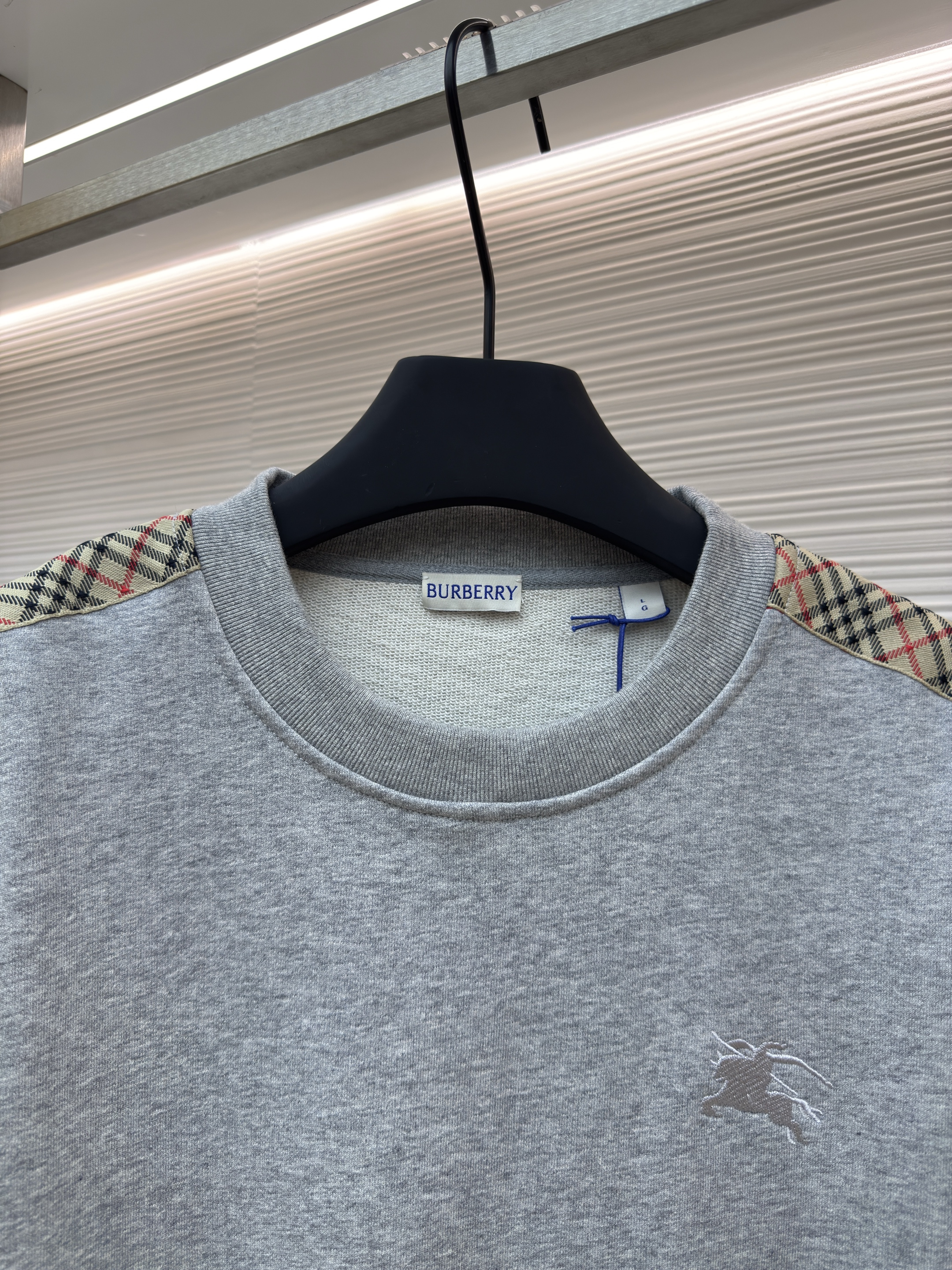 Burberry 巴宝莉 织带饰 边圆领卫衣 外套 长袖 秋冬 灰色 黑色 B0