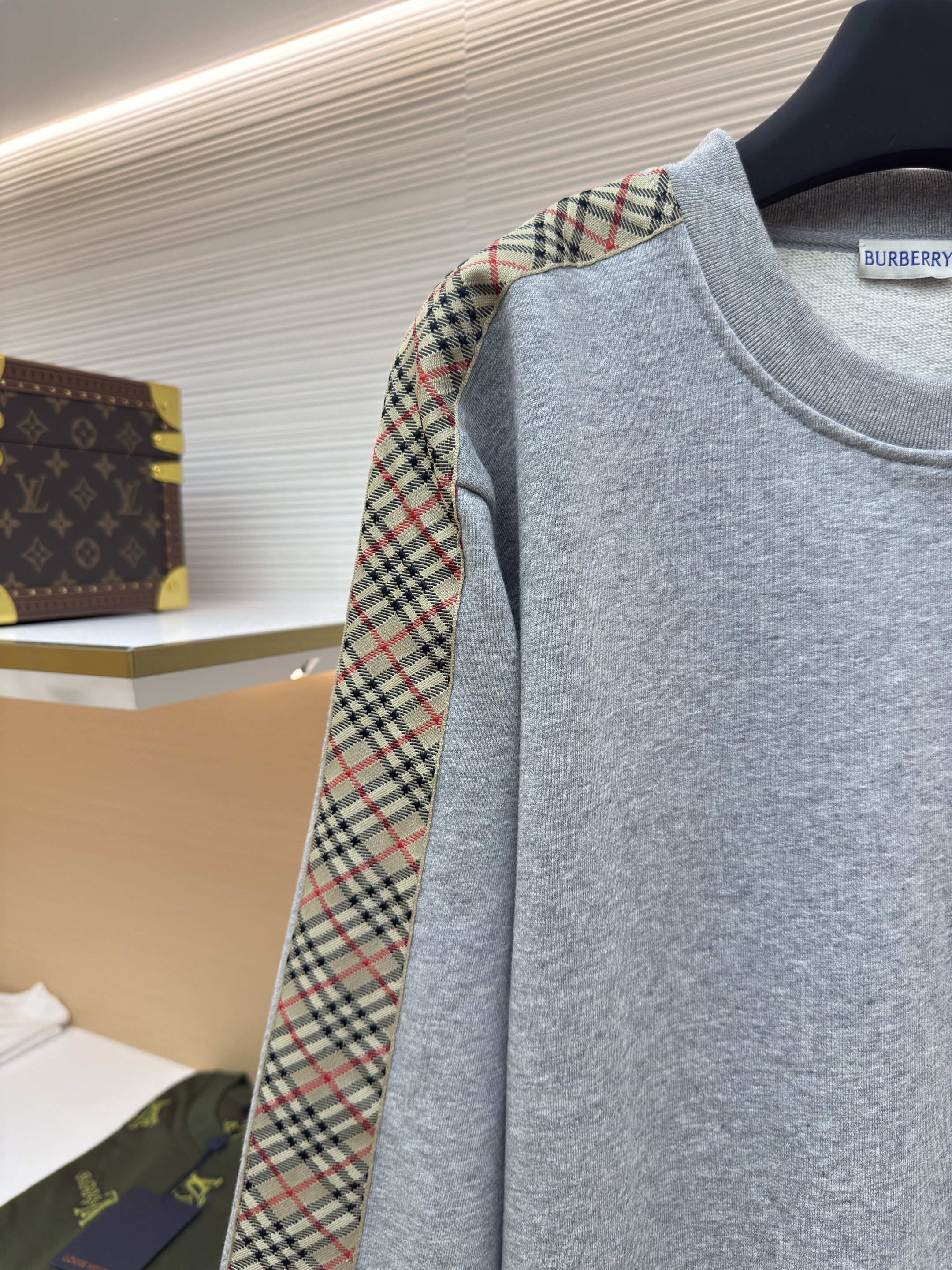 Burberry 巴宝莉 织带饰 边圆领卫衣 外套 长袖 秋冬 灰色 黑色 B0