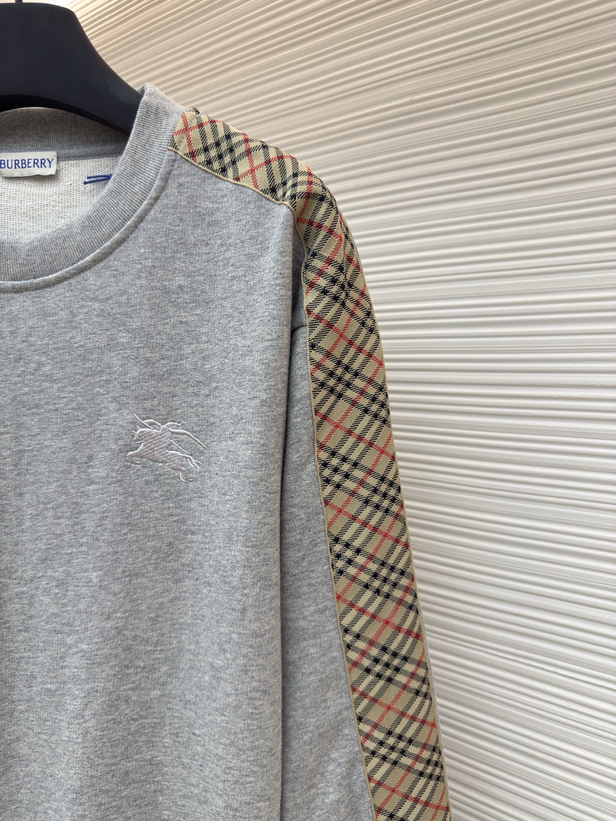 Burberry 巴宝莉 织带饰 边圆领卫衣 外套 长袖 秋冬 灰色 黑色 B0