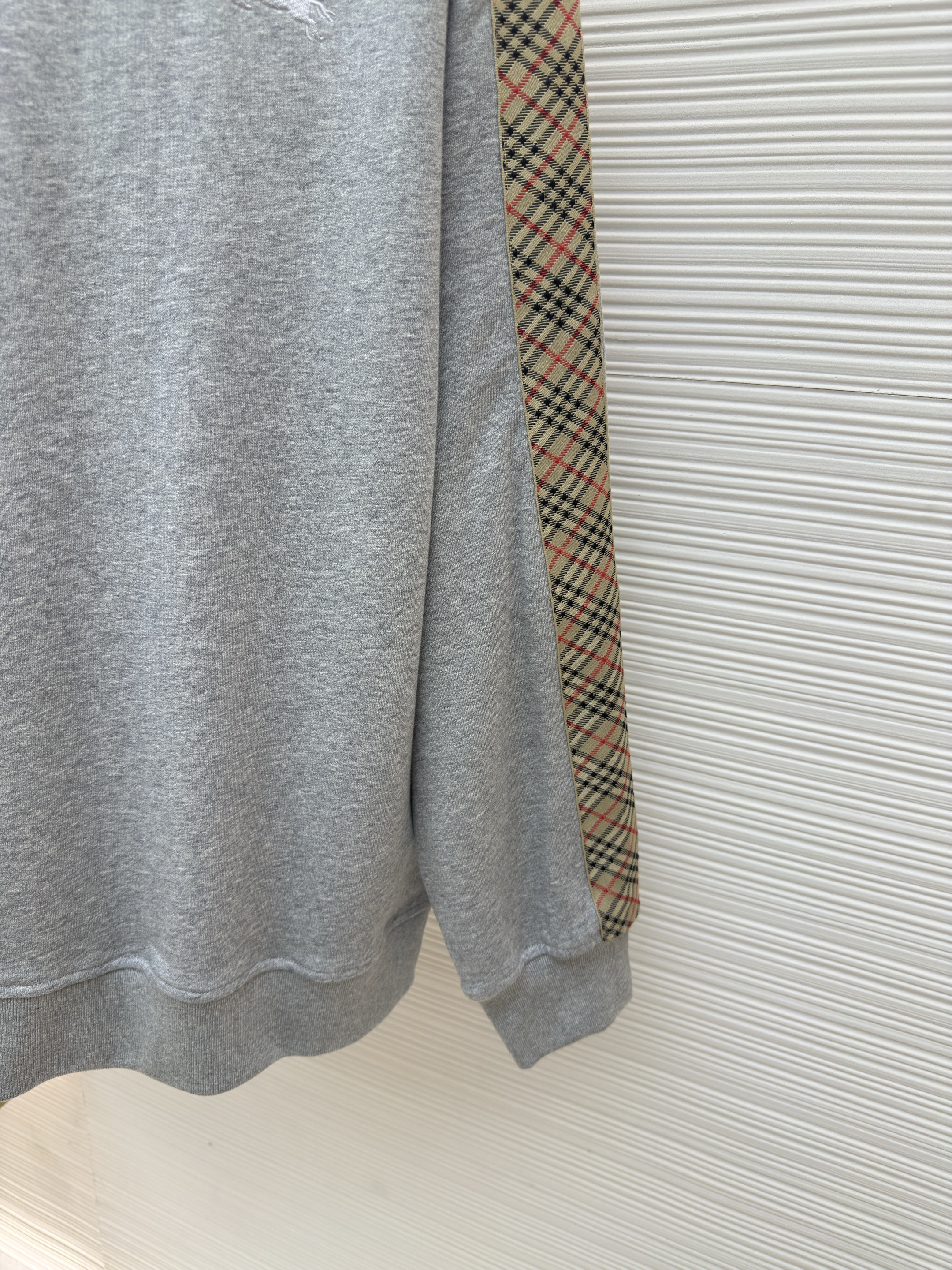 Burberry 巴宝莉 织带饰 边圆领卫衣 外套 长袖 秋冬 灰色 黑色 B0