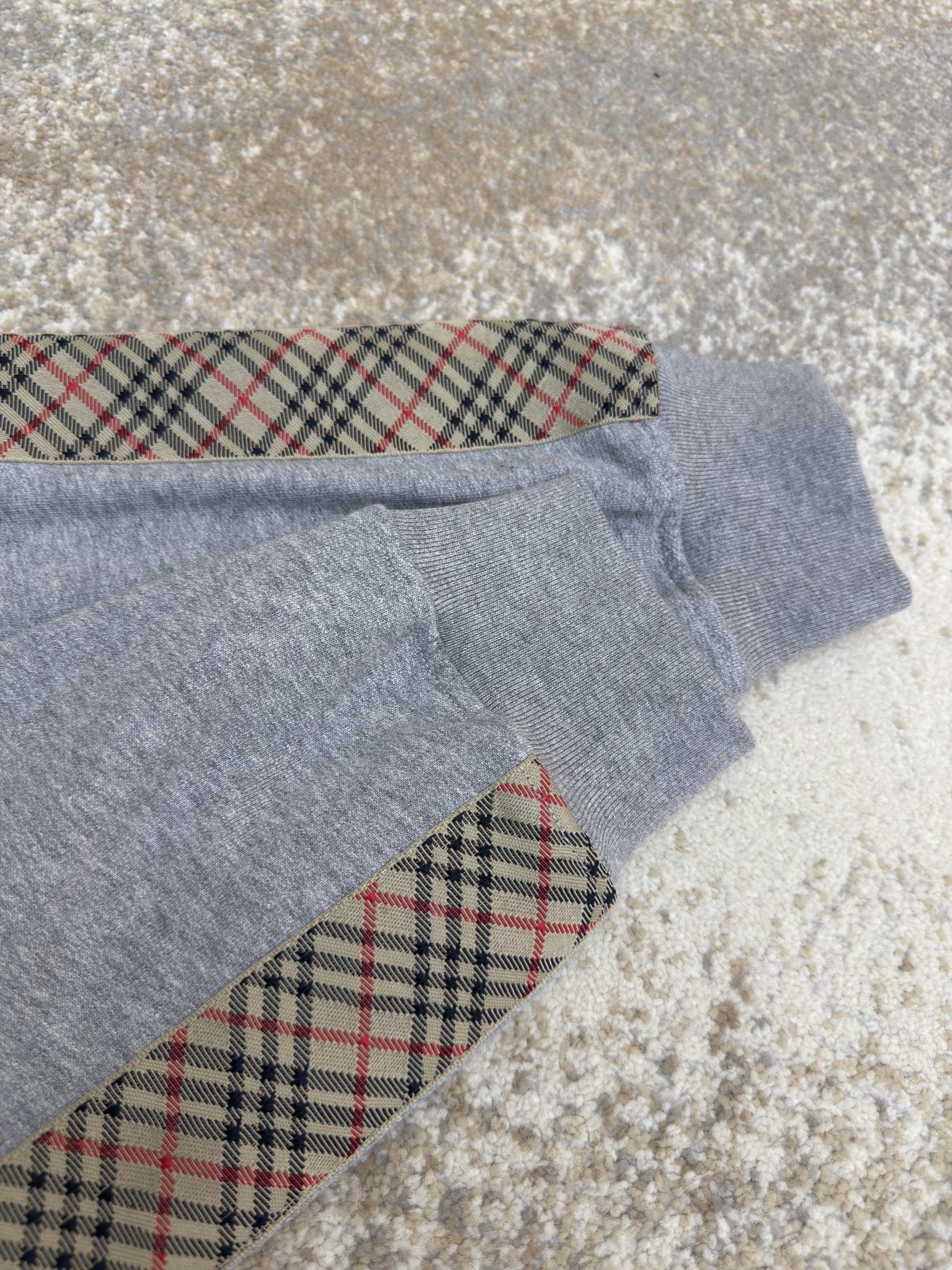 Burberry 巴宝莉 织带饰 边圆领卫衣 外套 长袖 秋冬 灰色 黑色 B0