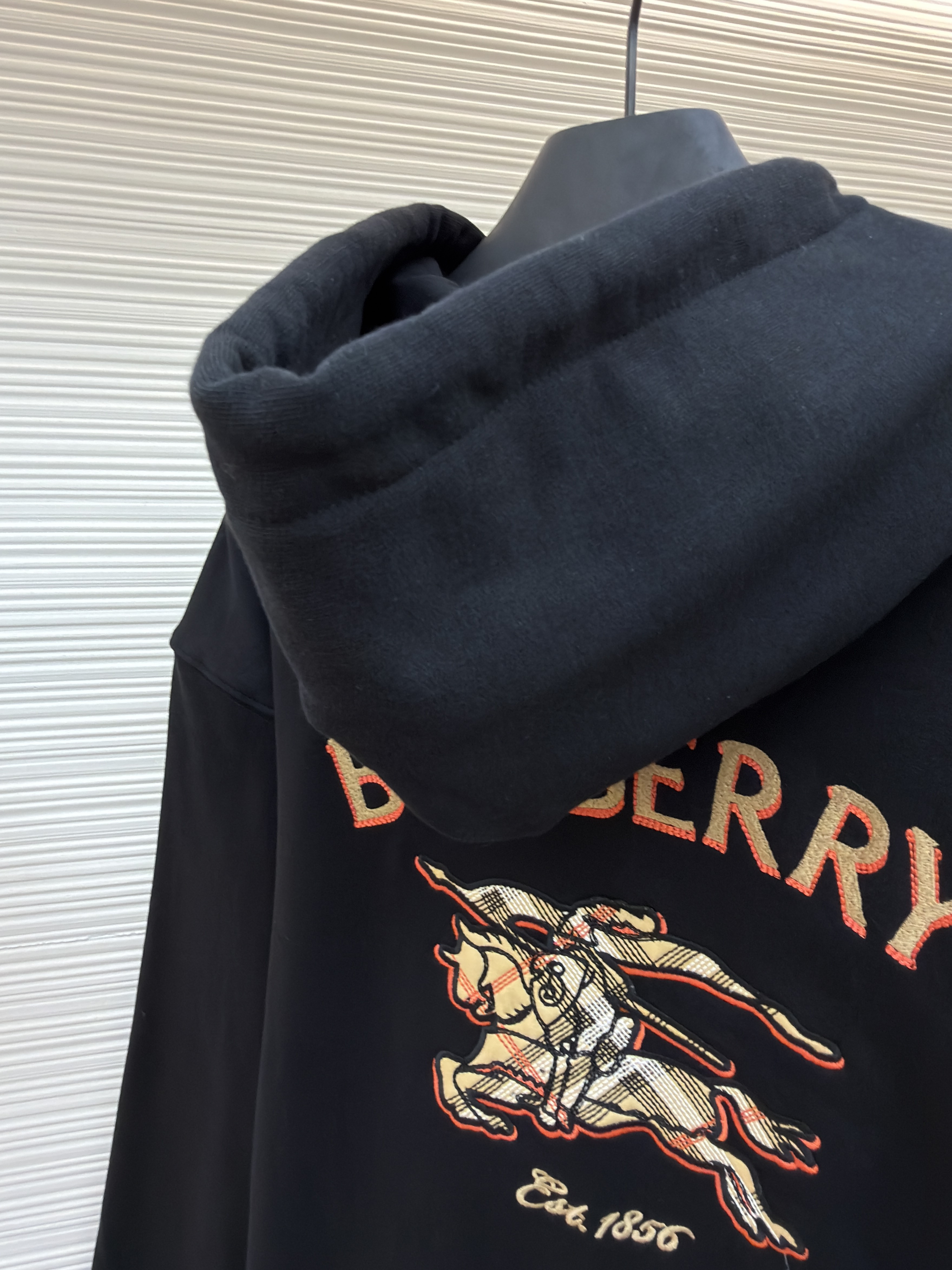 Burberry 巴宝莉 马术骑士绣花格纹拉链连帽卫衣 连帽衫 外套 夹克 长袖 秋冬 黑色 B5