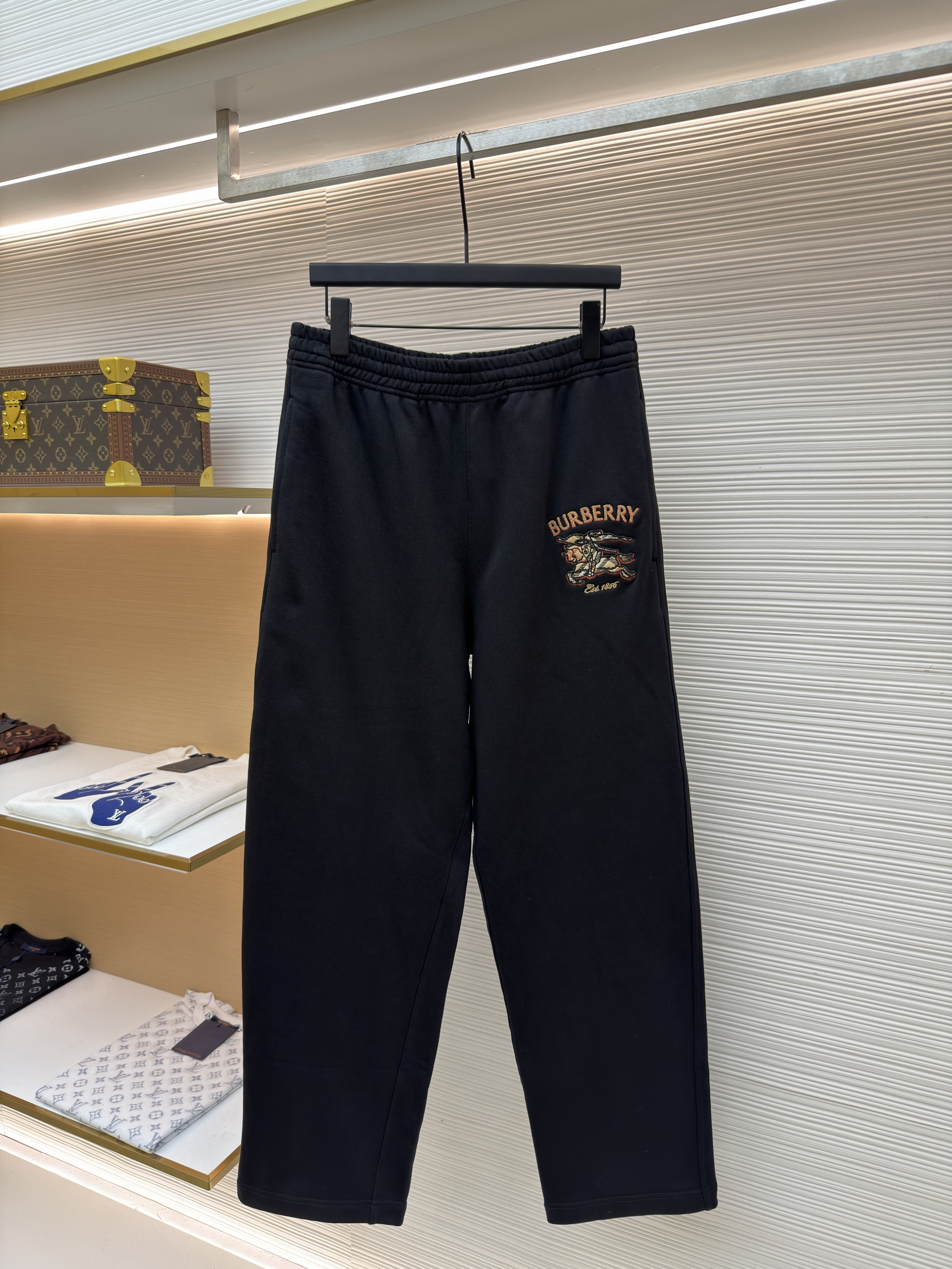 Burberry 巴宝莉 马术骑士绣花格纹松紧腰运动裤 休闲裤 卫裤 裤子 长裤 黑色 B0