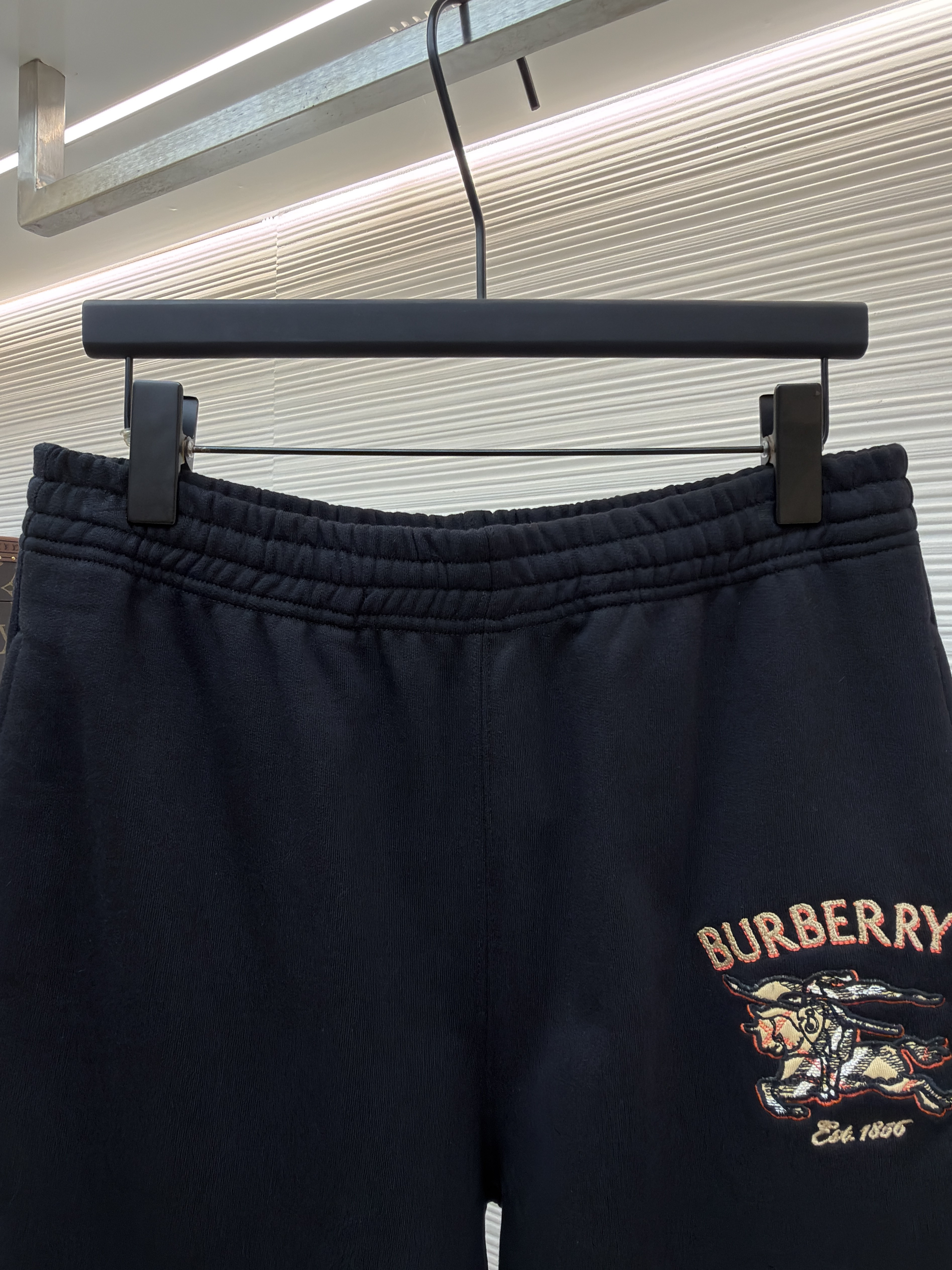 Burberry 巴宝莉 马术骑士绣花格纹松紧腰运动裤 休闲裤 卫裤 裤子 长裤 黑色 B0