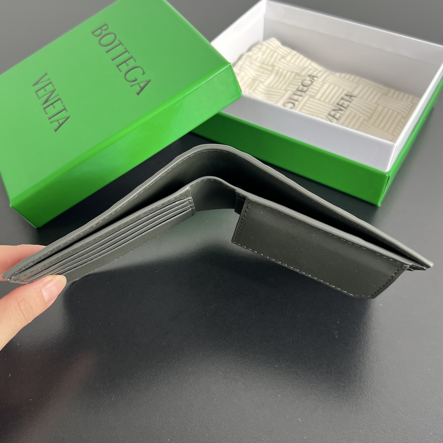 BV 葆蝶零钱袋 Bottega Veneta -Intrecciato Bi-fold wallet – Cowhide 钱包短夹 深绿-B0-805654