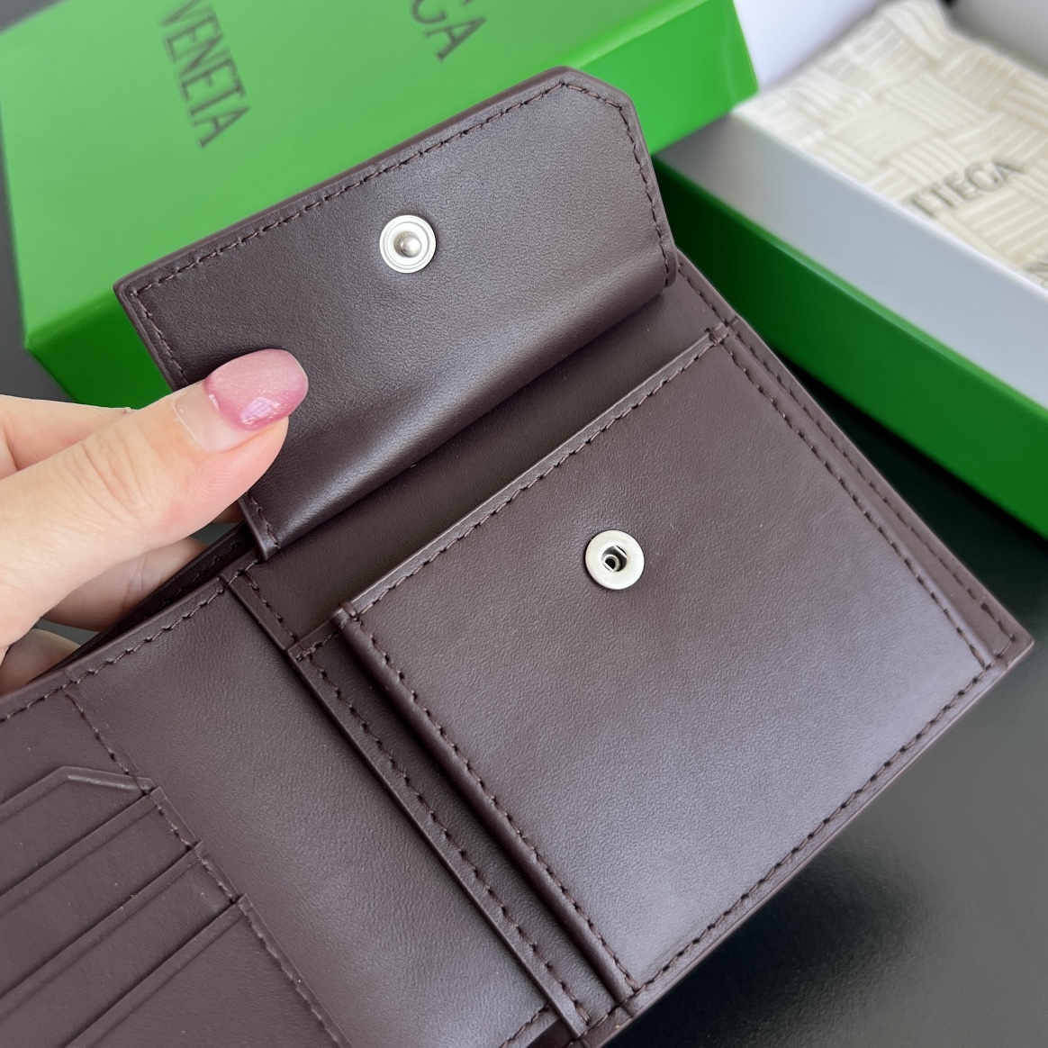 BV 葆蝶零钱袋 Bottega Veneta -Intrecciato Bi-fold wallet – Cowhide 钱包短夹 酒红-B0-805654