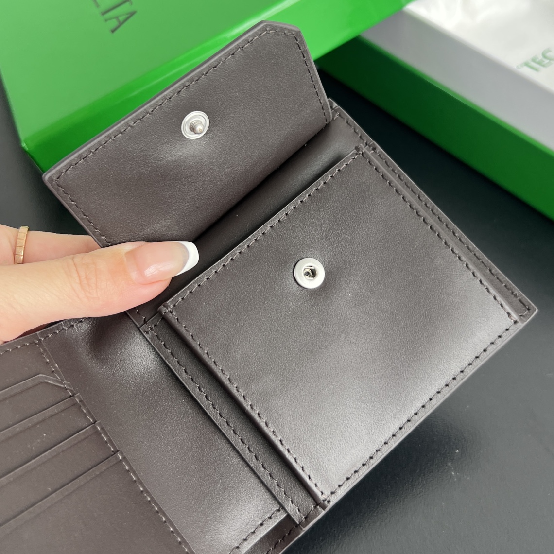 BV 葆蝶零钱袋 Bottega Veneta -Intrecciato Bi-fold wallet – Cowhide 钱包短夹 酒红-B0-805654