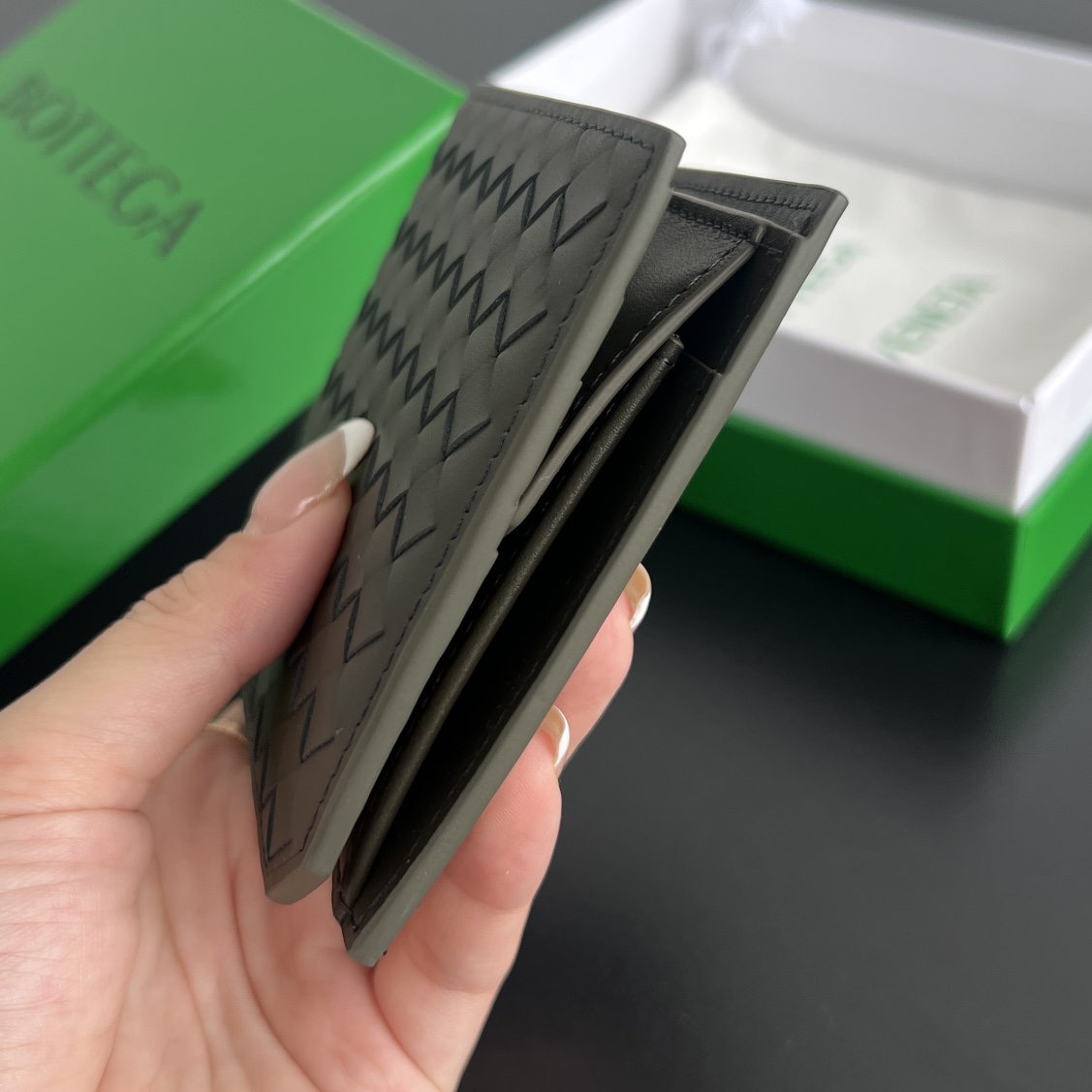 BV 葆蝶零钱袋 Bottega Veneta -Intrecciato Bi-fold wallet – Cowhide 钱包短夹 灰色-B0-805654