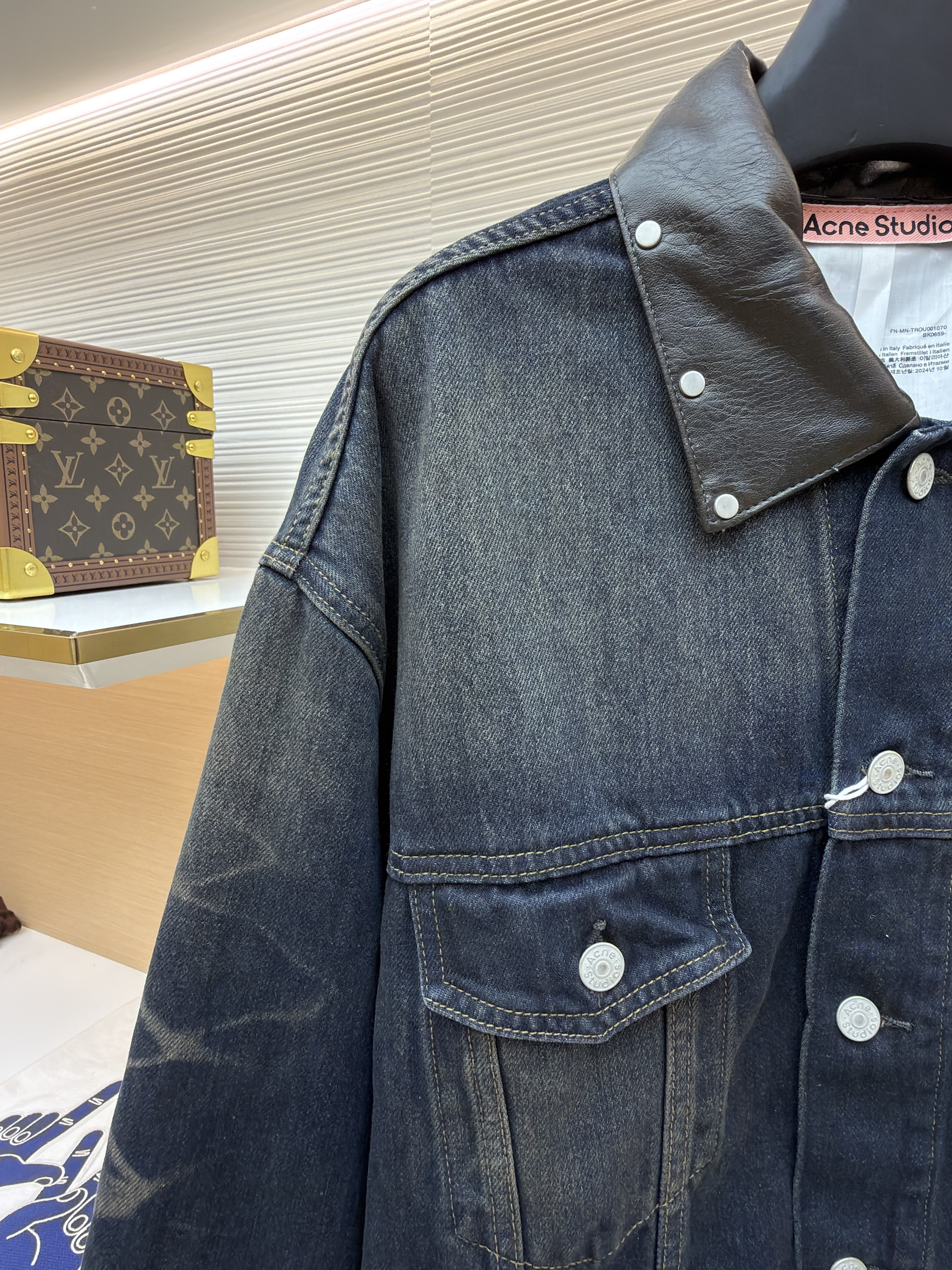 Acne Studios 刺绣字母徽标皮领水洗牛仔外套 牛仔衣 夹克 长袖 深蓝色 C0 C90174-838
