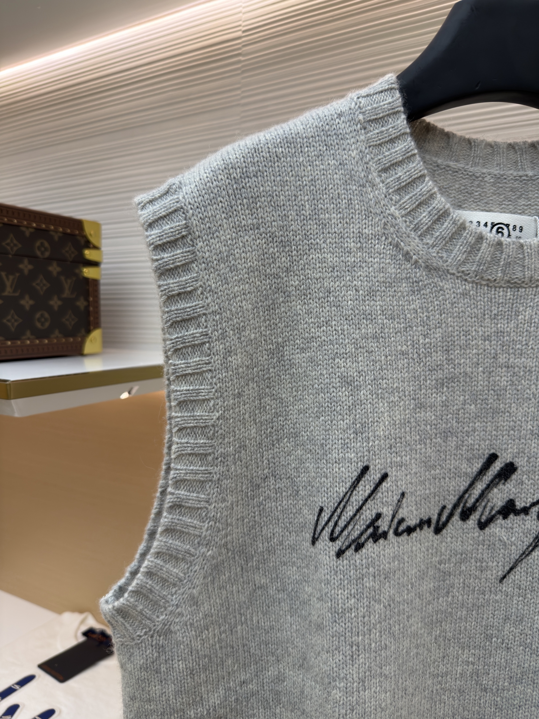 Maison Margiela 马吉拉 字母印花圆领毛衣背心 马甲 针织衫 外套 灰色 B0 