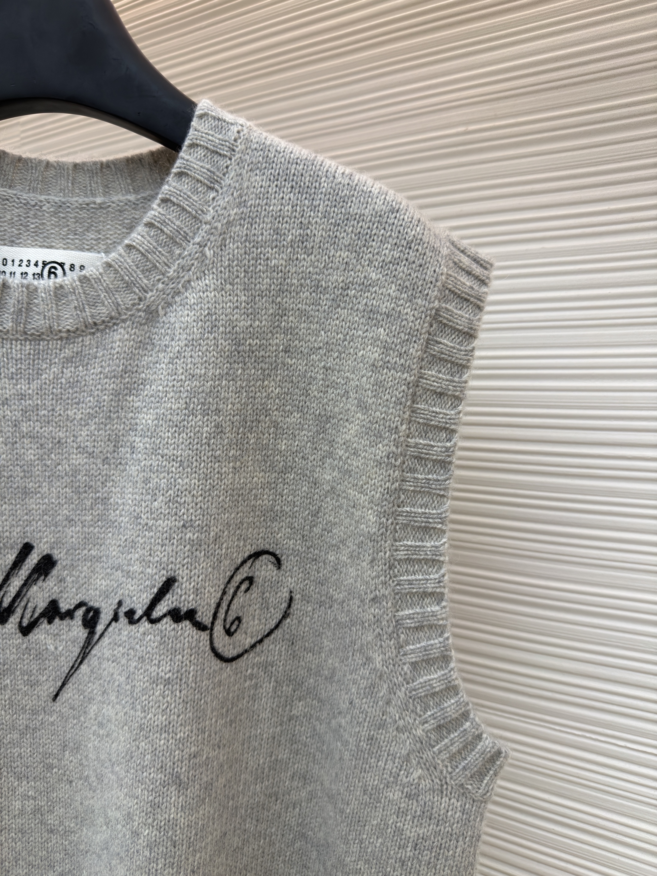 Maison Margiela 马吉拉 字母印花圆领毛衣背心 马甲 针织衫 外套 灰色 B0 
