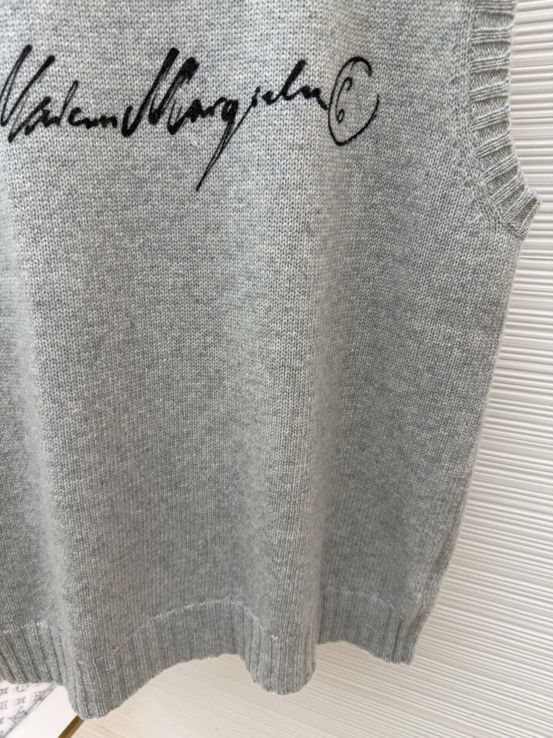 Maison Margiela 马吉拉 字母印花圆领毛衣背心 马甲 针织衫 外套 灰色 B0 