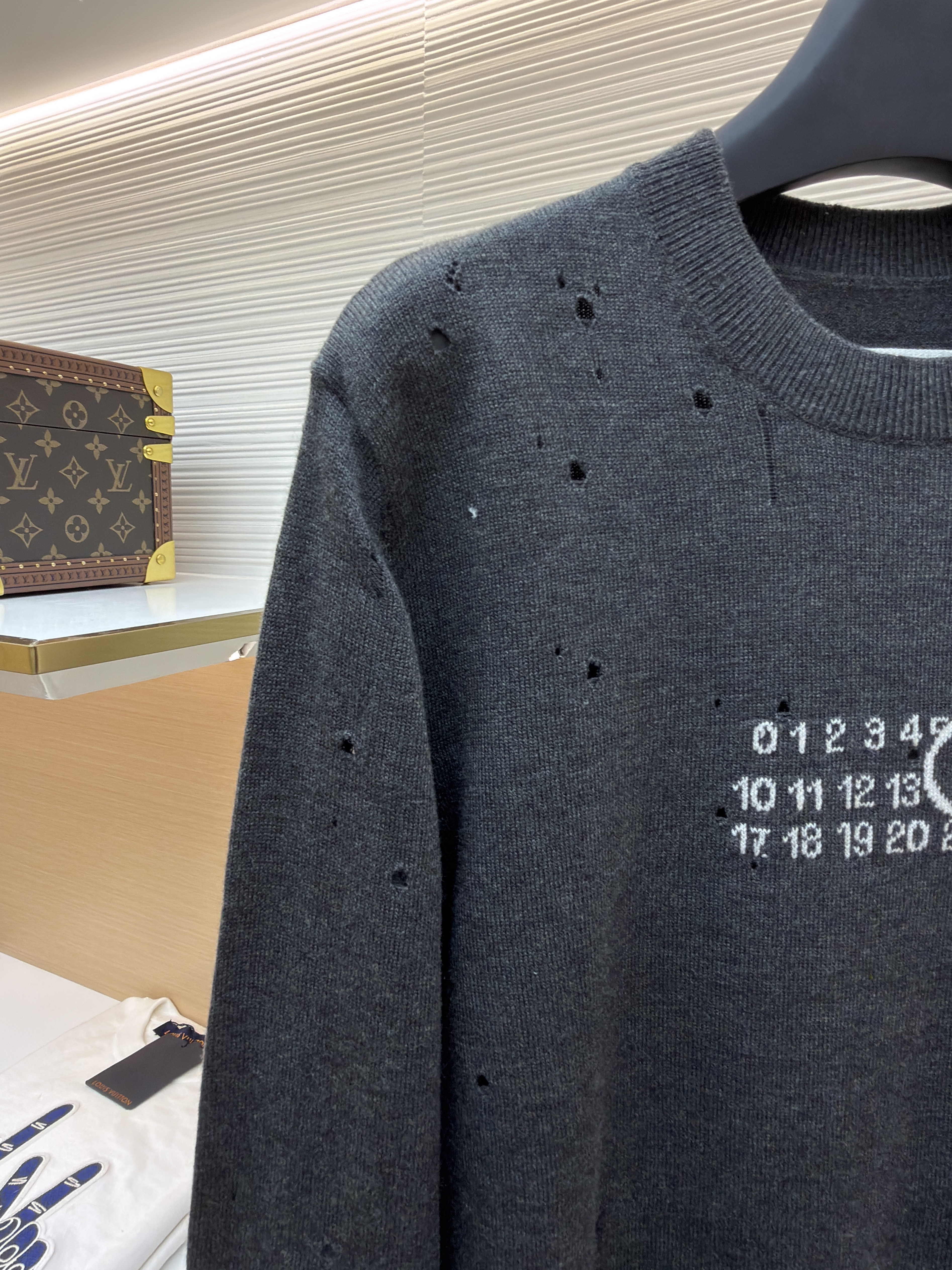 Maison Margiela 马吉拉 破洞数字圆领毛衣 针织衫 长袖 外套 白色 深灰色 B0 SH0HL0033M13134855