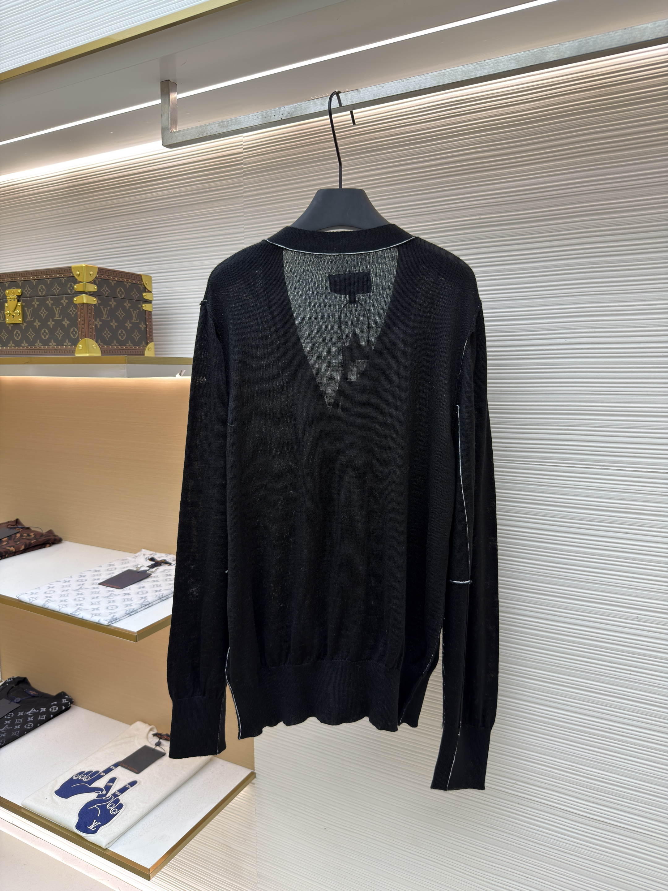 Maison Margiela 马吉拉 线条V领羊毛开衫 毛衣 针织衫 外套 长袖 黑色 B0 