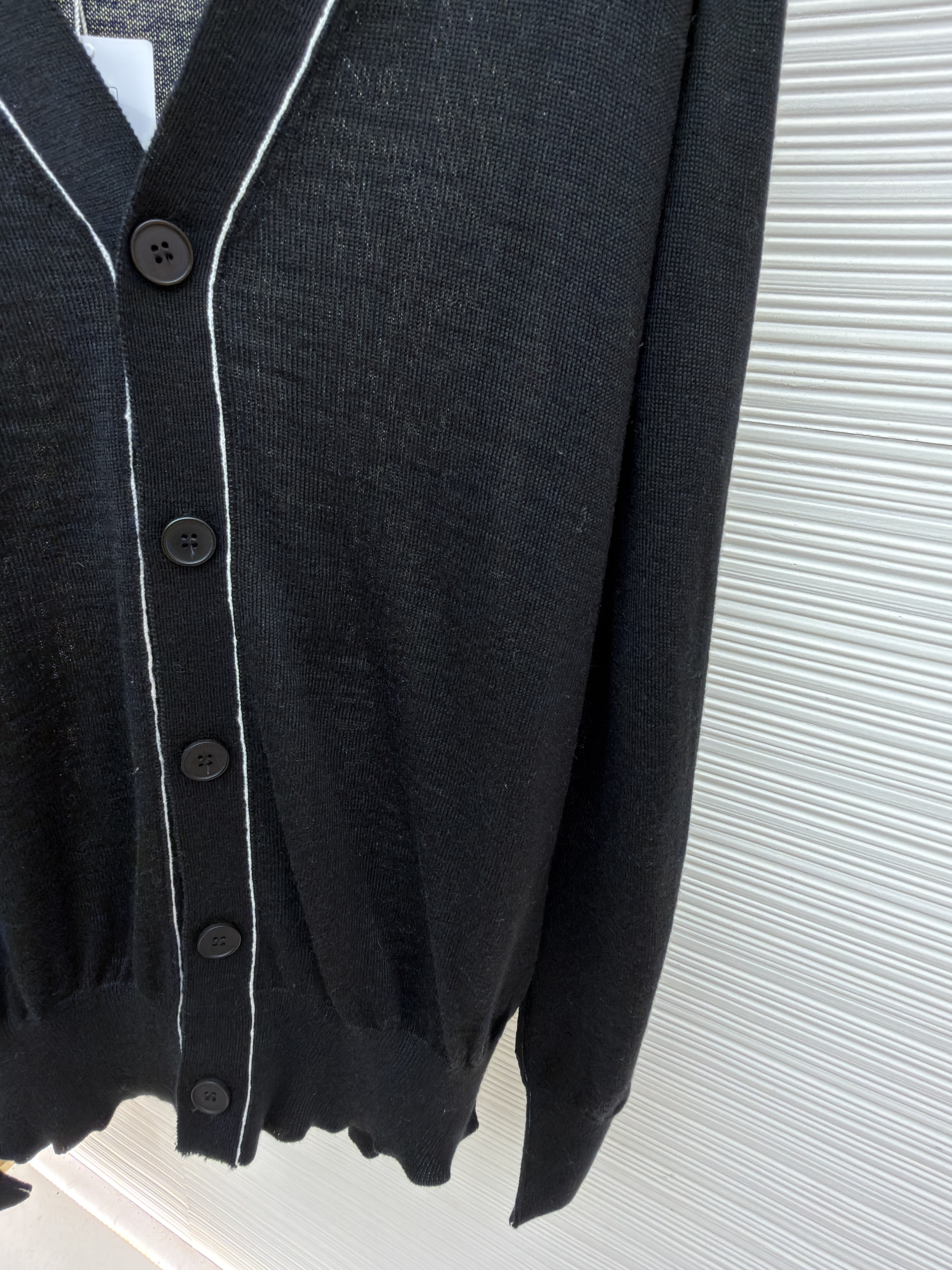 Maison Margiela 马吉拉 线条V领羊毛开衫 毛衣 针织衫 外套 长袖 黑色 B0 