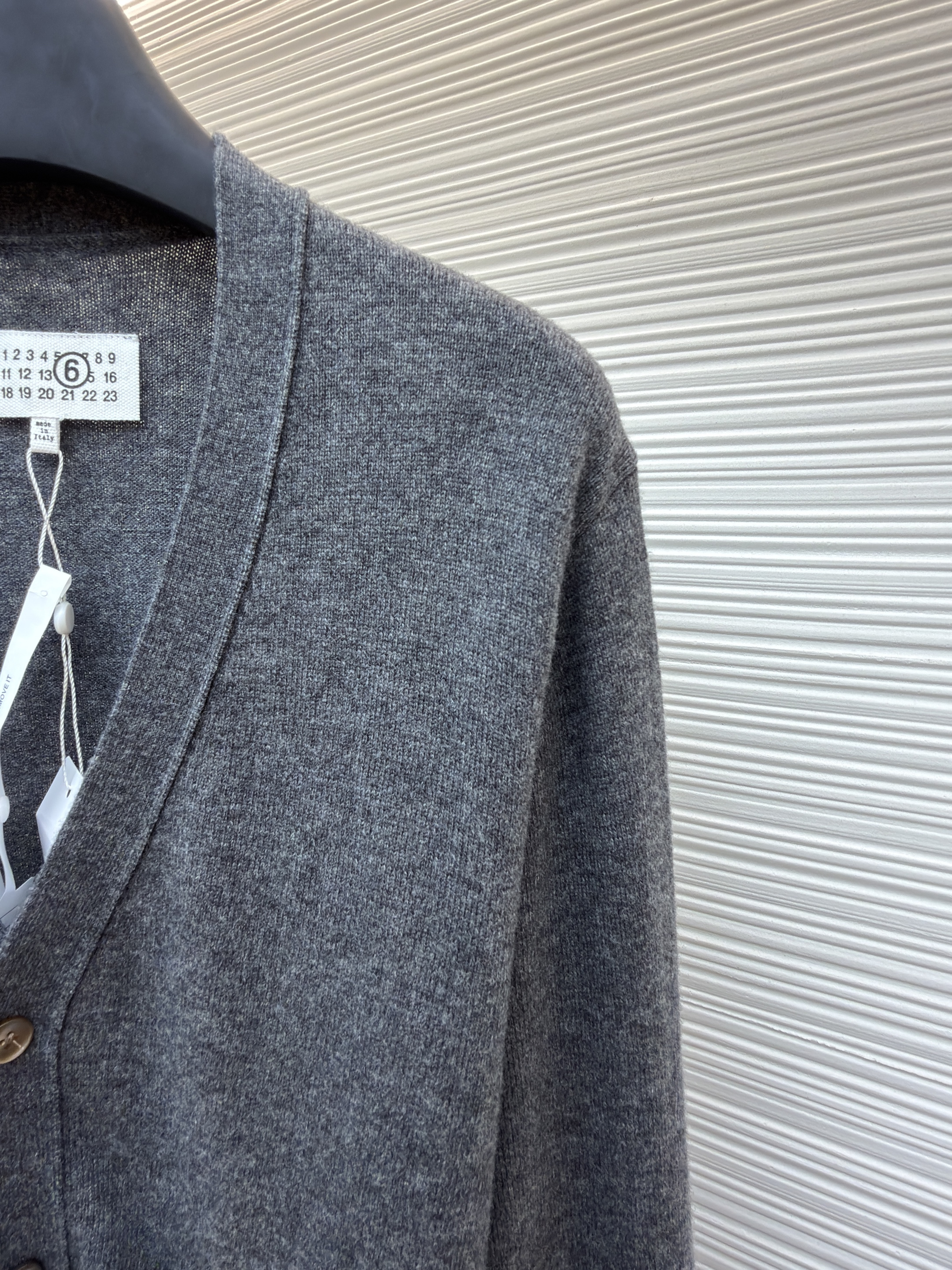 Maison Margiela 马吉拉 袖子拼接V领羊毛开衫 毛衣 针织衫 外套 长袖 灰色 B0 